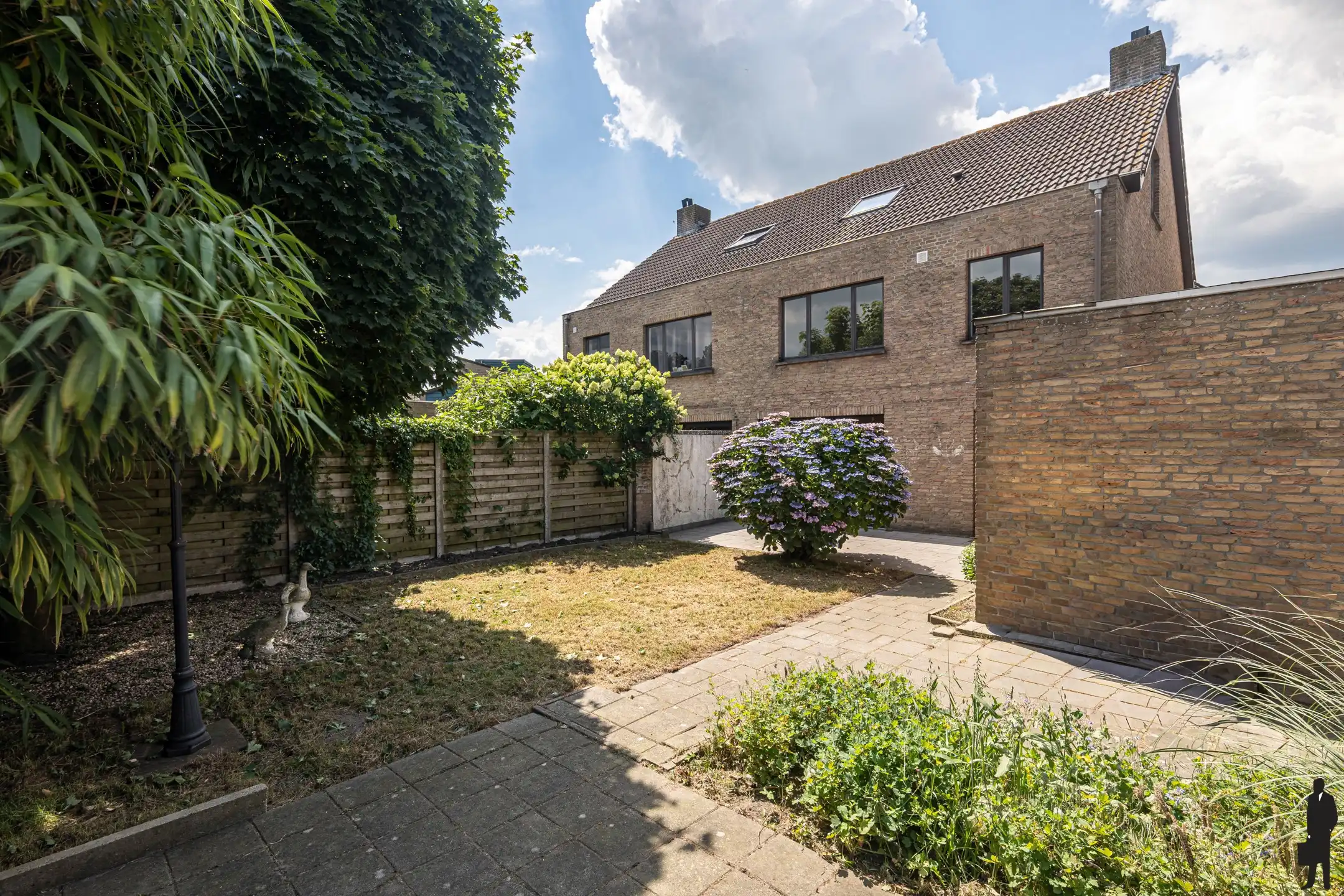 Eengezinswoning in kindvriendelijke omgeving met 4 slaapkamers en ruime garage op een perceel van ca. 318 m²! foto 6