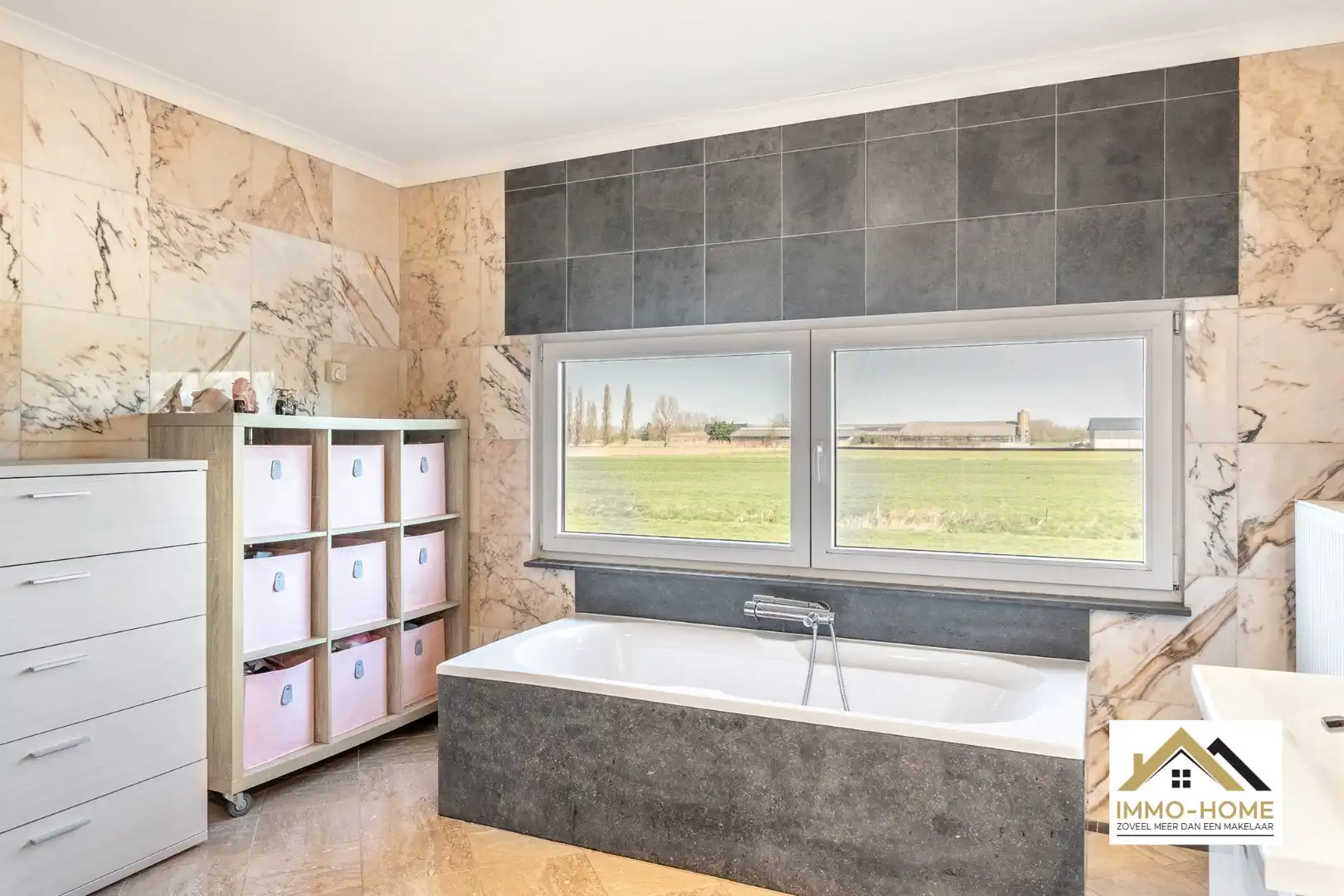 Ruime woning met prachtig uitzicht foto 17