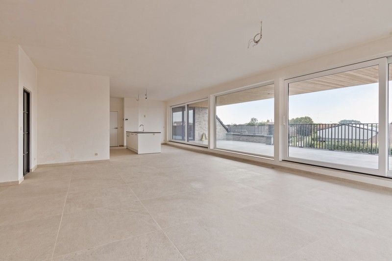 Luxueus appartement met ruime garage in hartje Sint-Baafs-Vijve TE HUUR! foto 6