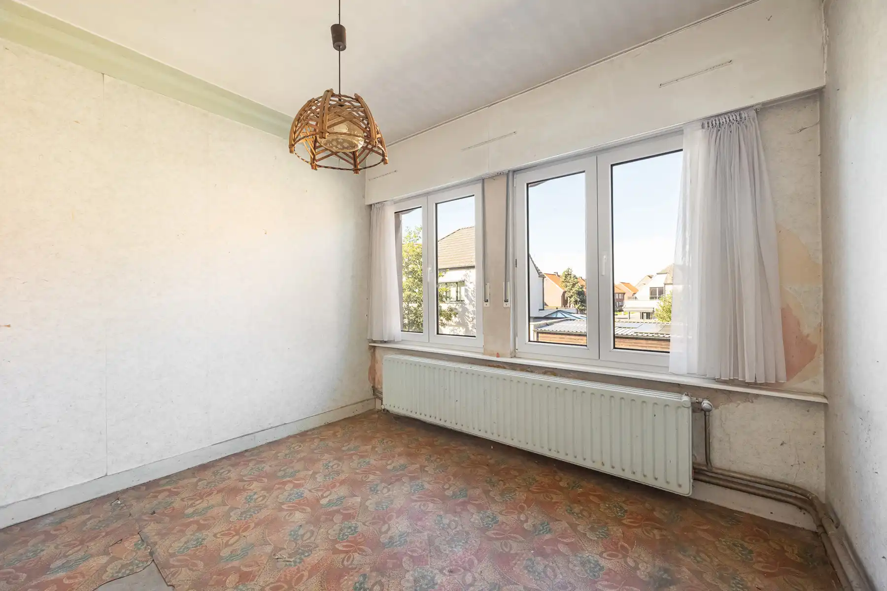 Te renoveren woning met 4 slaapkamers op een rustige locatie. foto 11