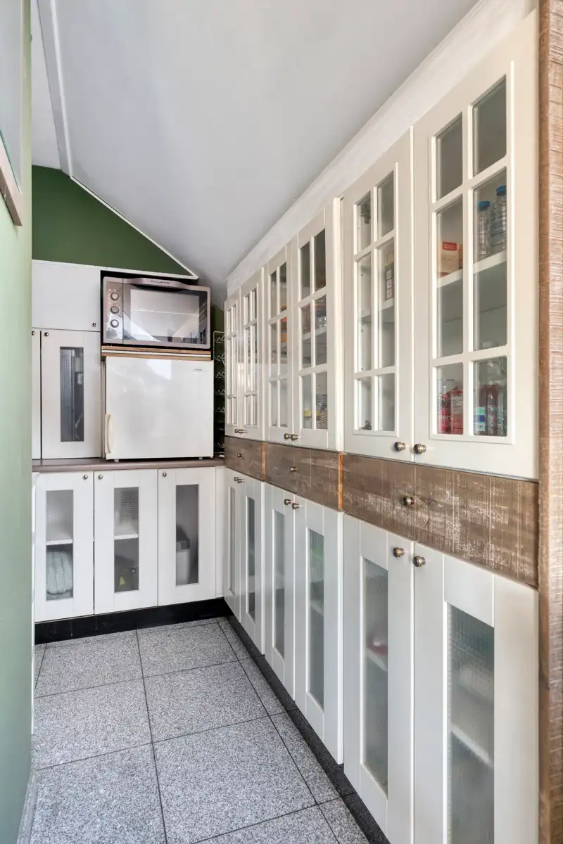 Prachtig alleenstaand 2-slaapkamer appartement met carport. foto 23