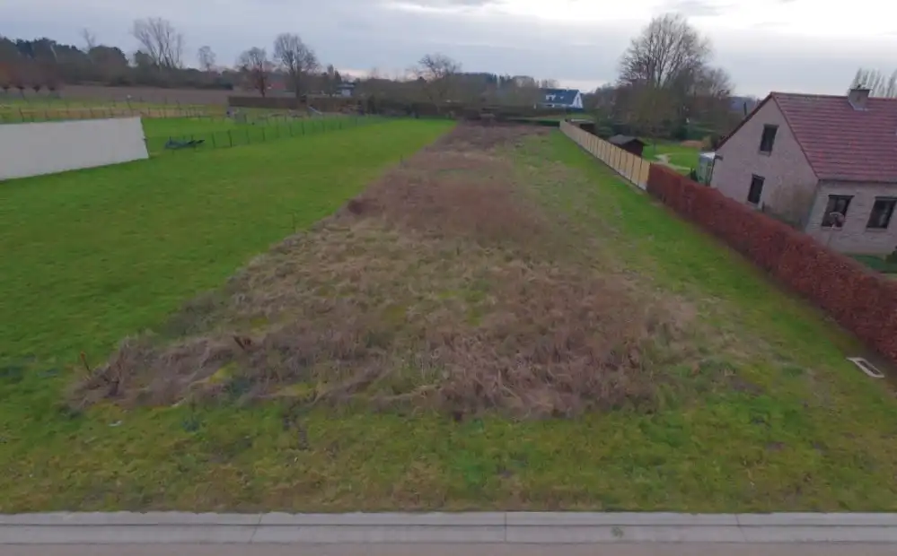 Ruime bouwgrond voor open bebouwing in Herk-de-Stad foto {{pictureIndex}}