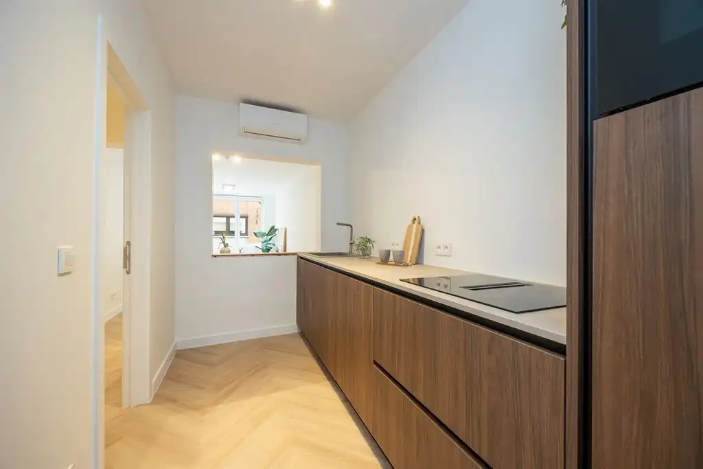 Gerenoveerd gelijkvloers appartement met grote tuin foto 8