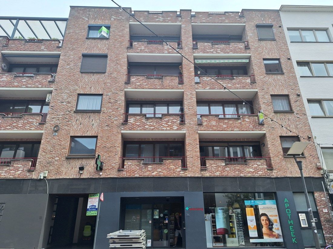 Knap gerenoveerd en perfect gelegen appartement in Genk CENTRUM met AUTOSTANDPLAATS foto 21