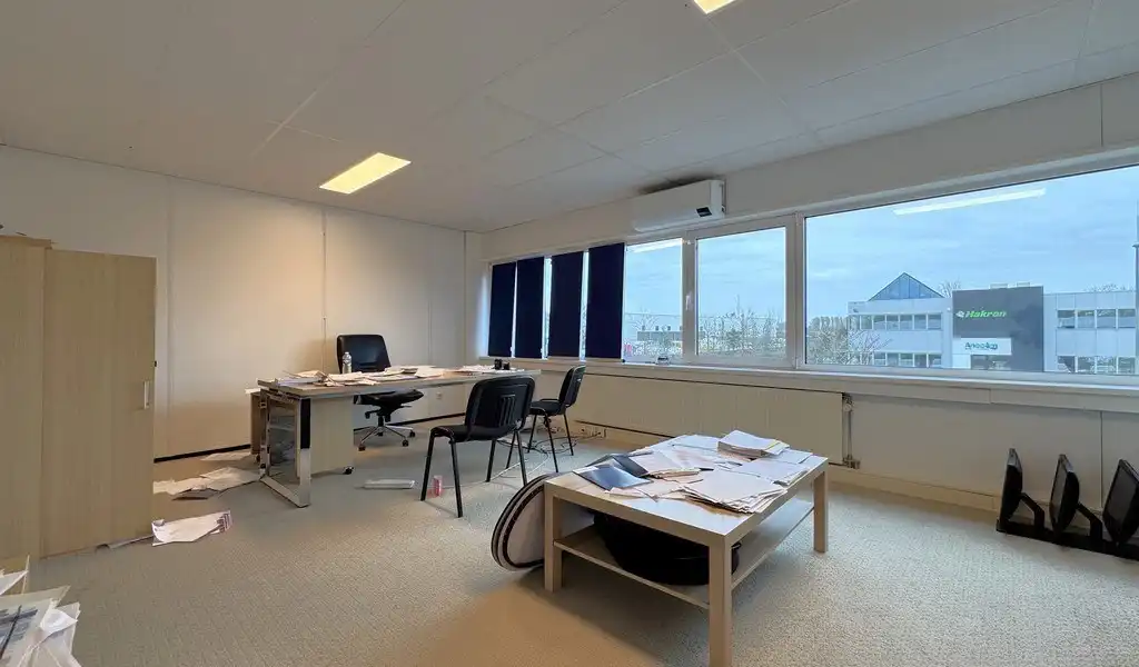 Instapklaar kantoor te huur nabij E313/E34 te Wommelgem foto 17