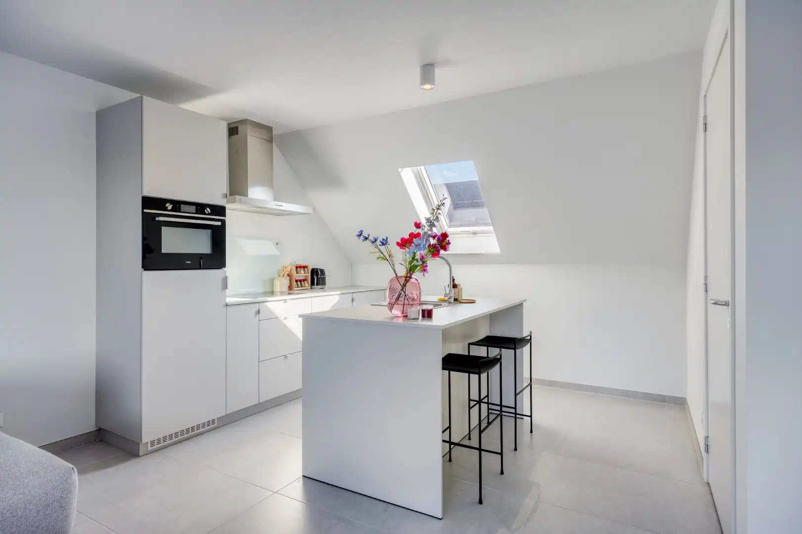 Recent appartement met 1 slpk, ruim terras en zolder in het centrum van Mol. foto 6