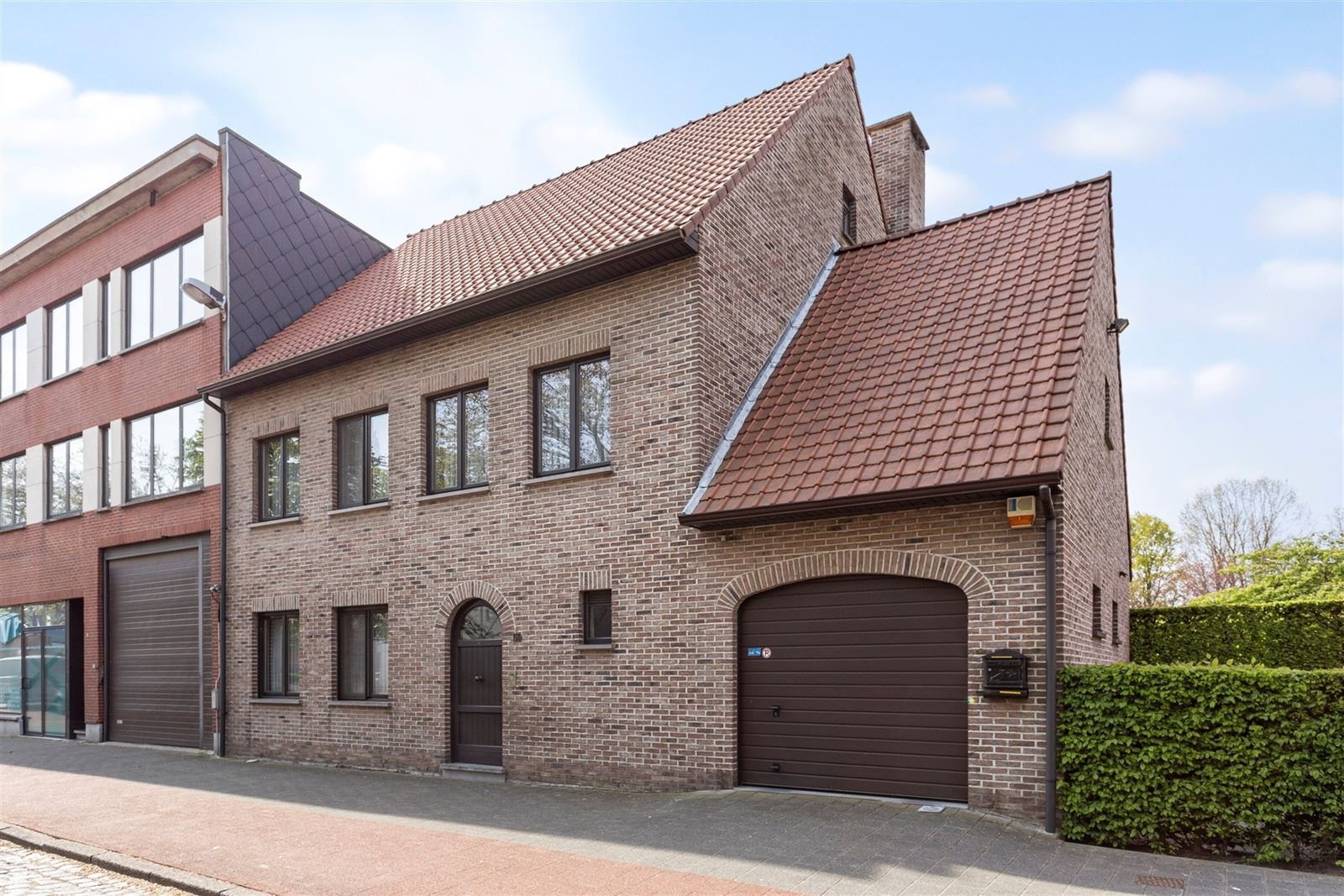 Verrassend ruime woning met tuin/garage/4 slpks foto 2