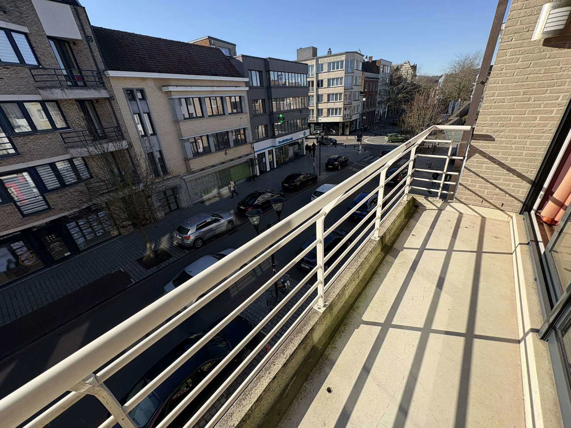 Ruim appartement met autostaanplaats foto 16