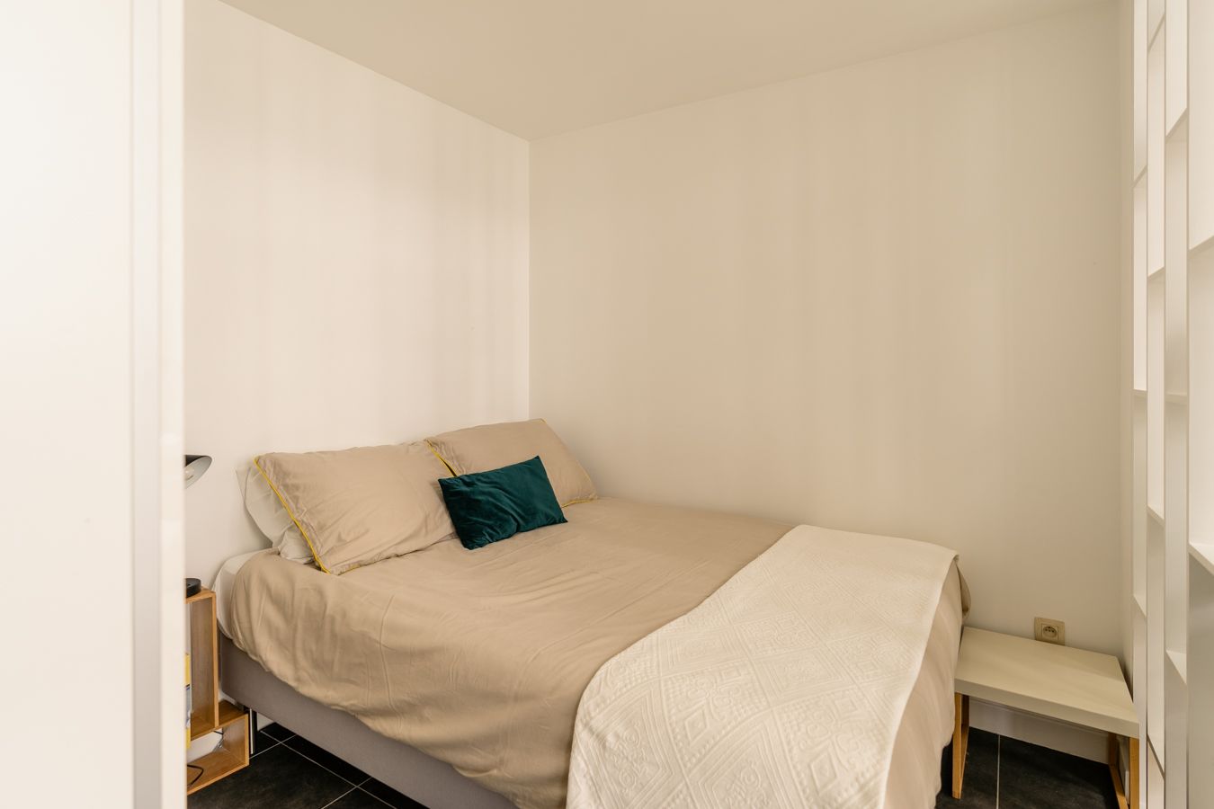 Gemeubelde studio met eigen voordeur aan het schattige minipark Vinkenhof foto 11