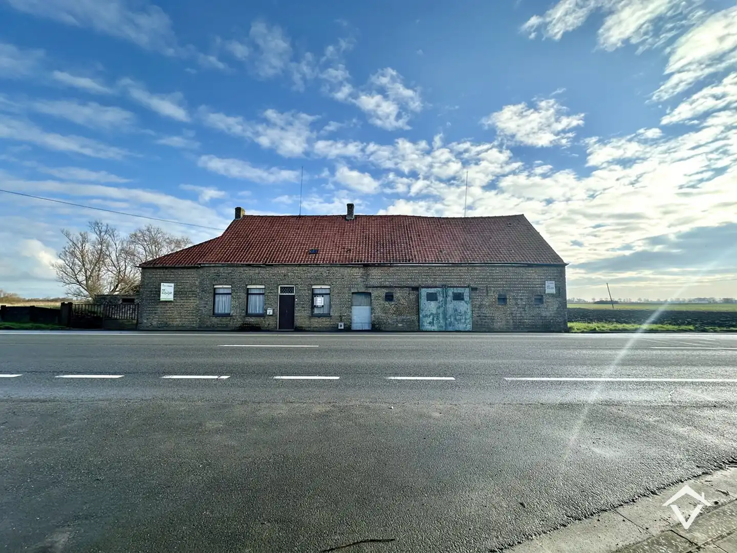 Te herbouwen of te slopen hoeve op ruim perceel in landelijke omgeving foto 2
