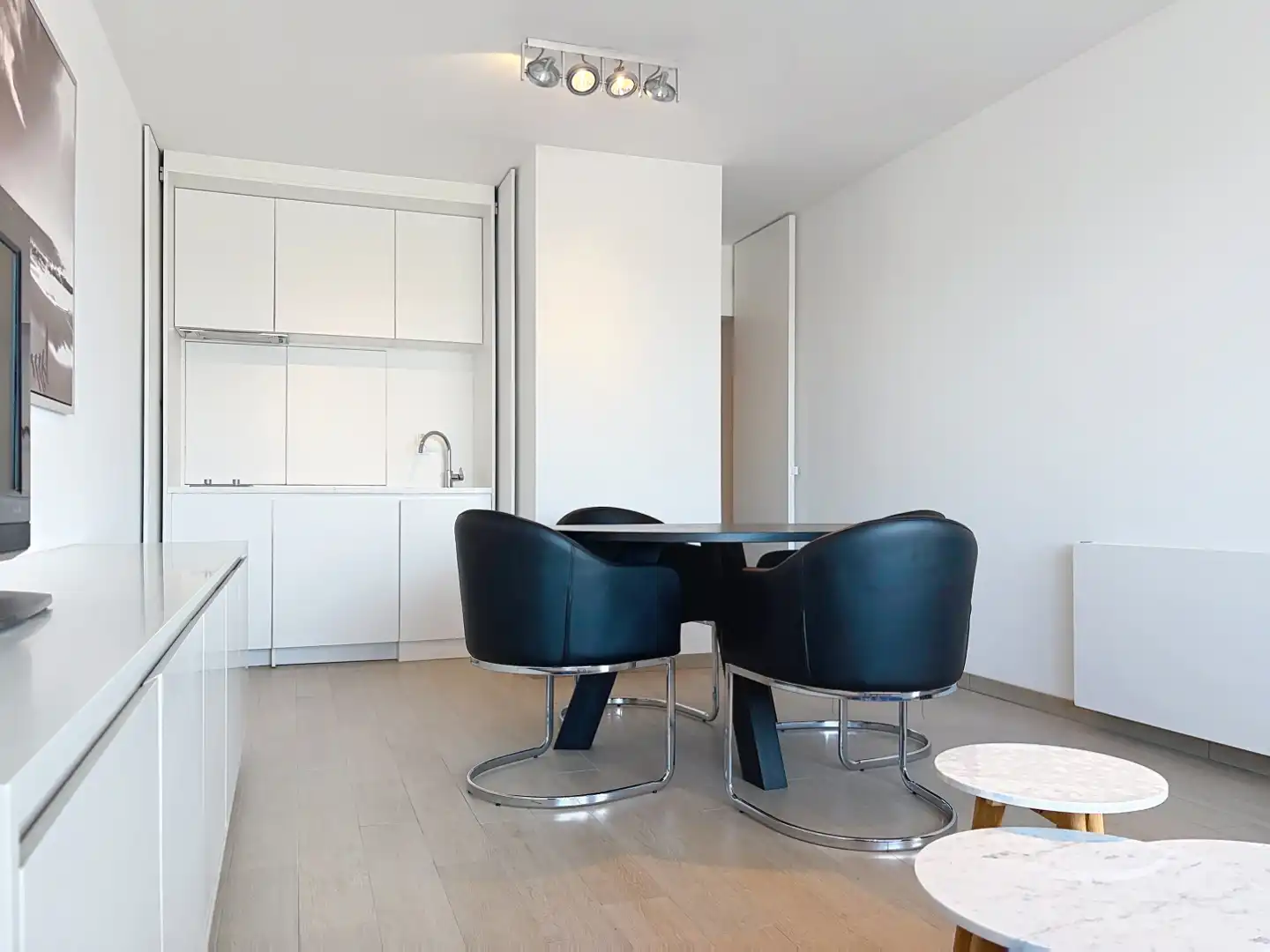 Gerenoveerd éénslaapkamerappartement op de Zeedijk van Nieuwpoort foto 3