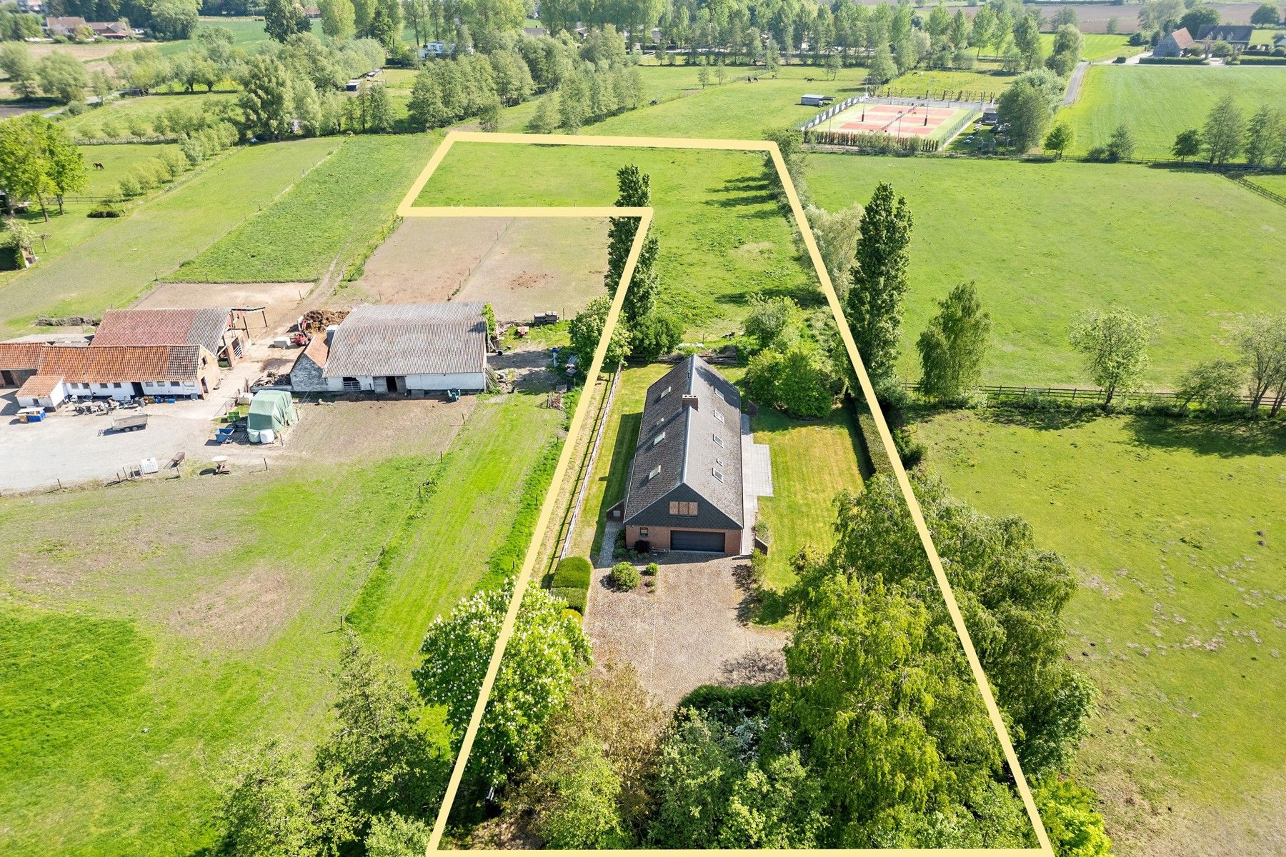 Exclusieve woning in 2de bouwlijn te Heusden foto {{pictureIndex}}