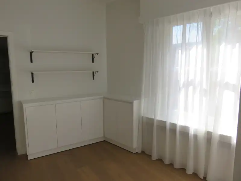 Mooi handelsgelijkvloers in centrum Hove foto 8