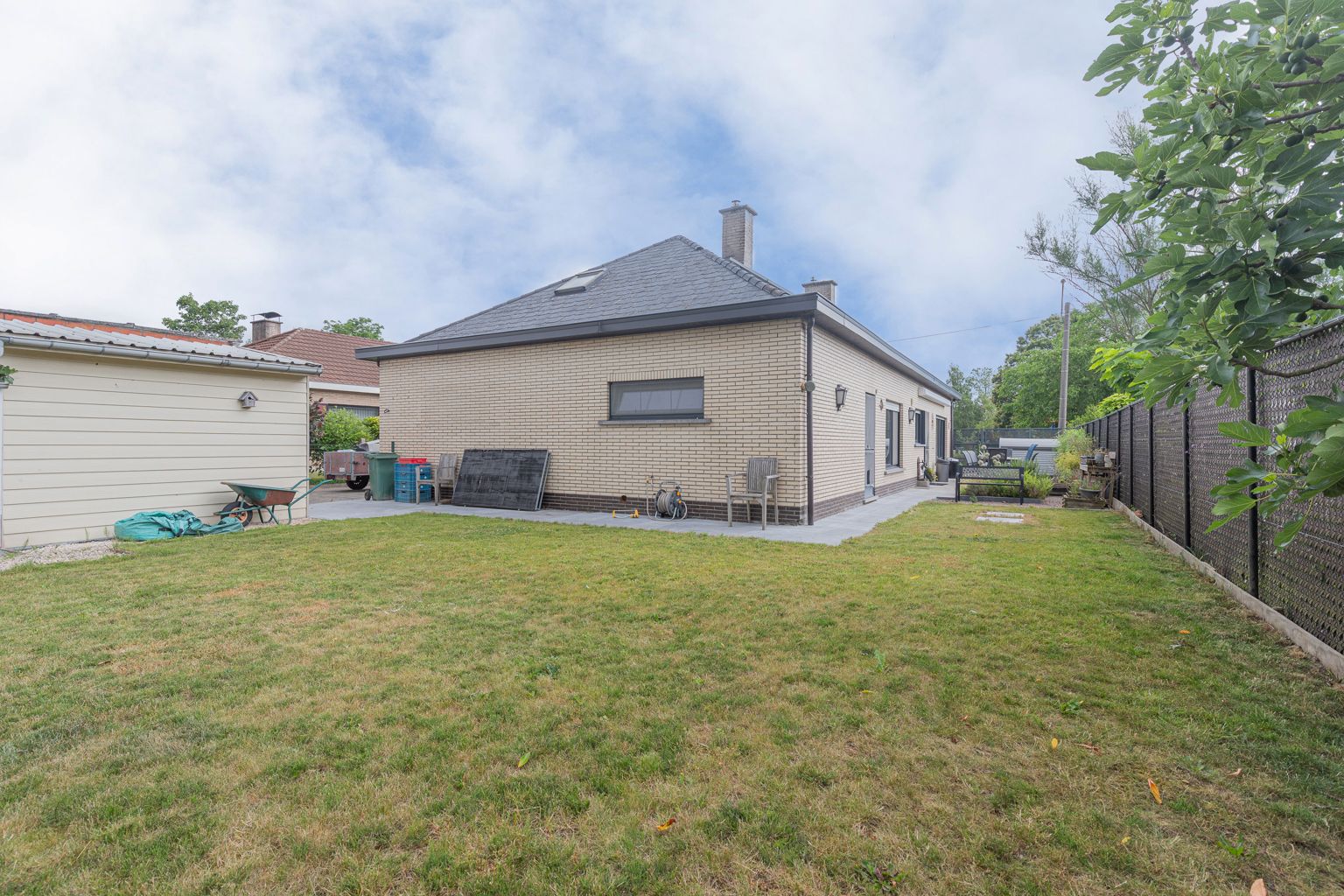Rustig gelegen bungalow met 3 slaapkamers! foto 16