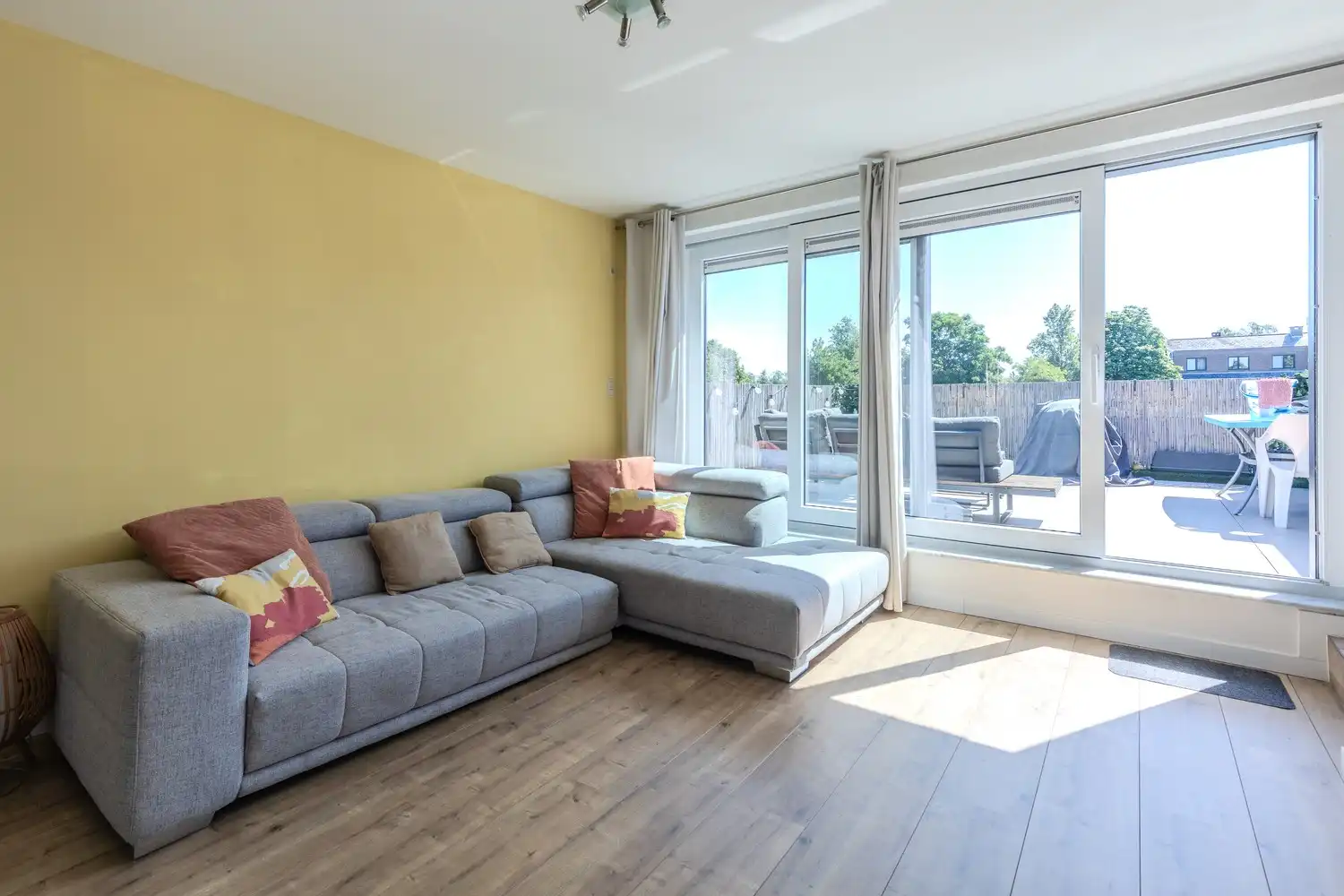 Energiezuinig duplex-appartement met twee slaapkamers, terras en autostaanplaats nabij Maastricht foto 12