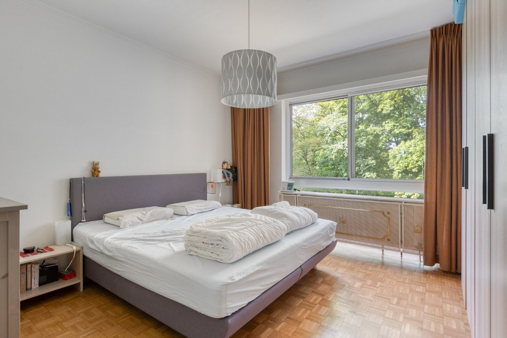 Riant 2-slp appartement met kelder en autostnplts foto 8