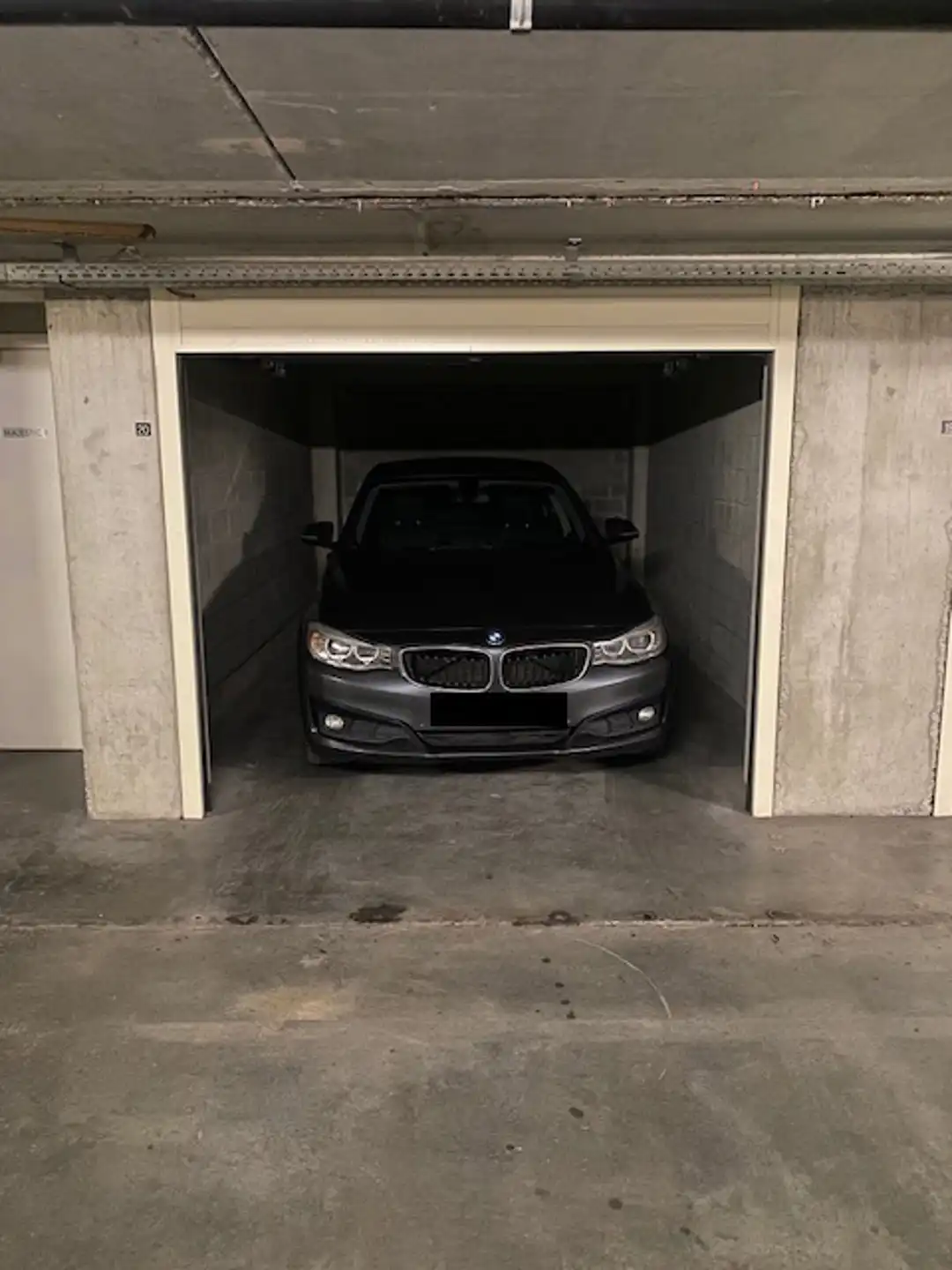 Makkelijke garagebox te Knokke Zoute in de Zandstraat 6. foto {{pictureIndex}}