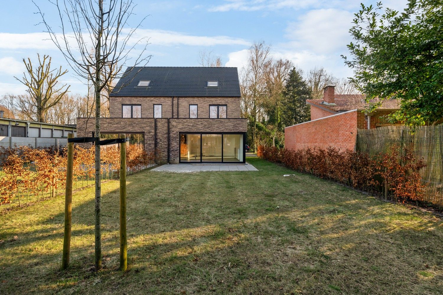 Halfopen nieuwbouwwoning met 4 à 5 SLPKS en grote tuin in Kapellen! foto 4