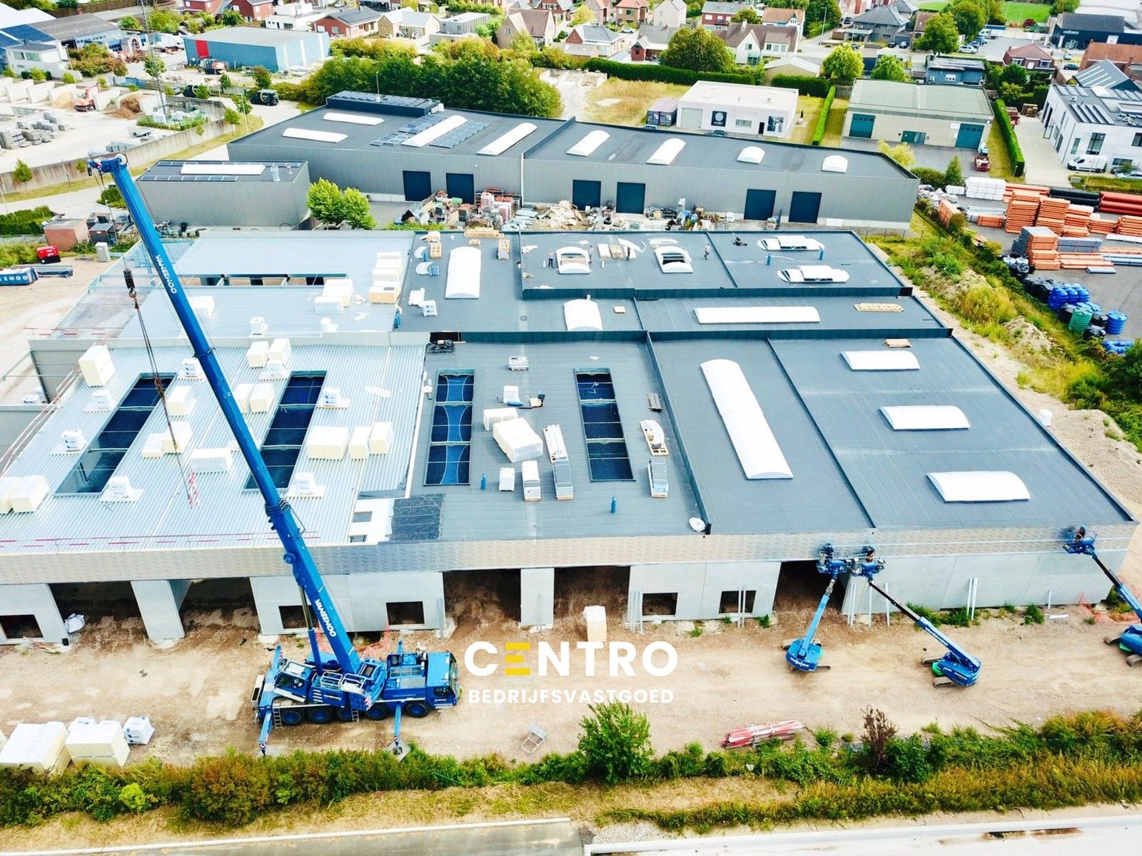 NB MAGAZIJN (203m²) inclusief 1 private PARKEERPLAATS op industriezone "Schatting" te Zedelgem foto {{pictureIndex}}