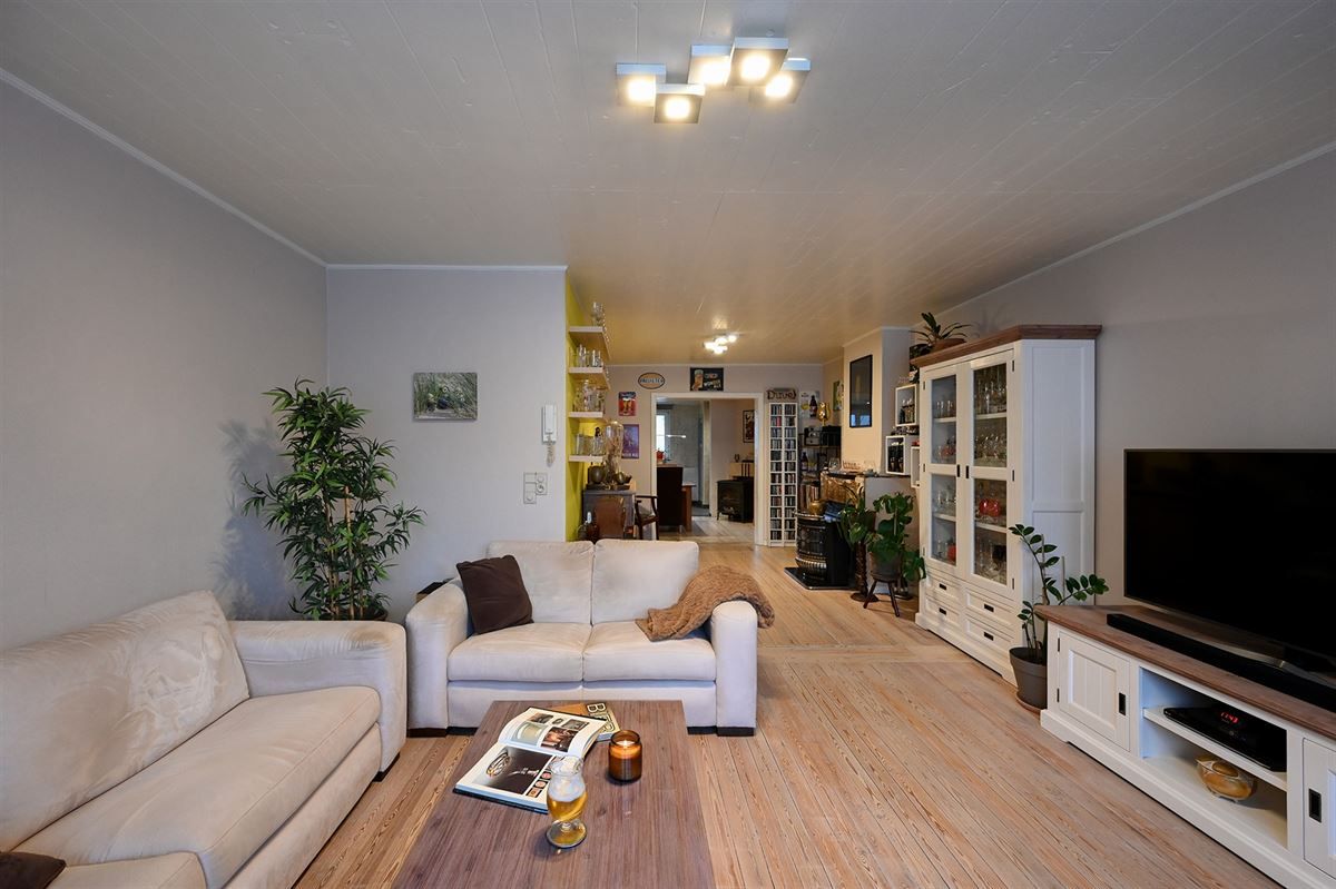 Ruime woning met veel mogelijkheden foto {{pictureIndex}}