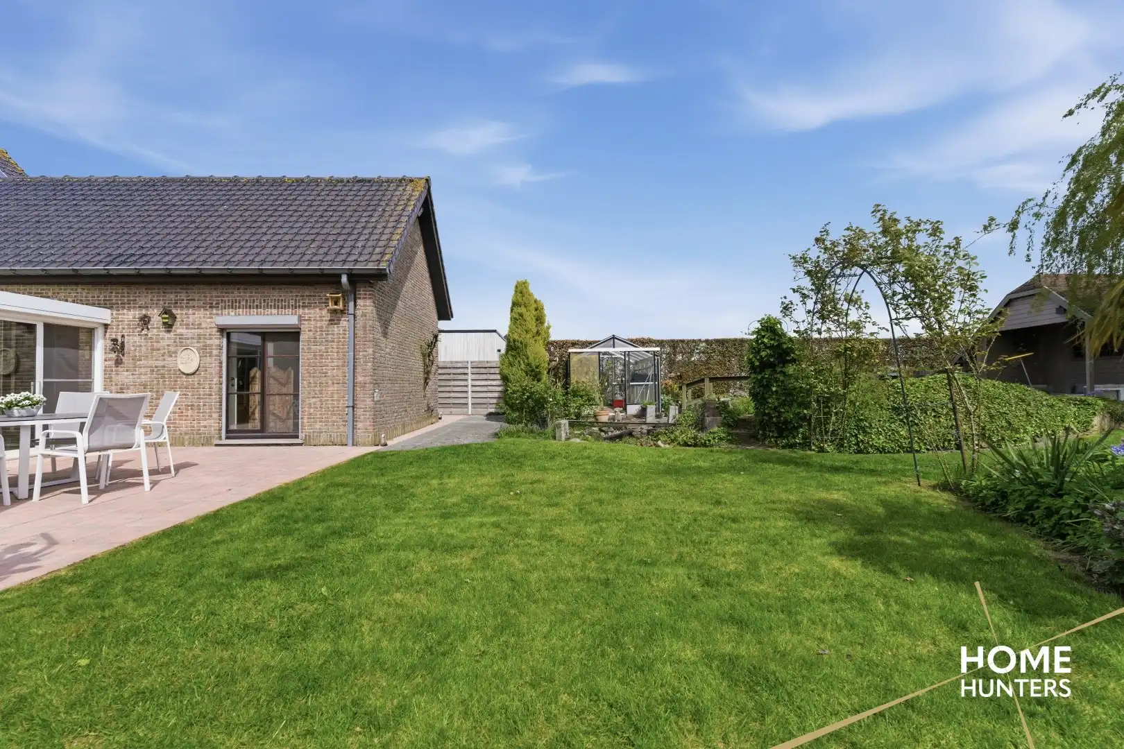 Instapklare villa met 5 slaapkamers, een ruime garage en een prachtige tuin te Dikkebus foto 27