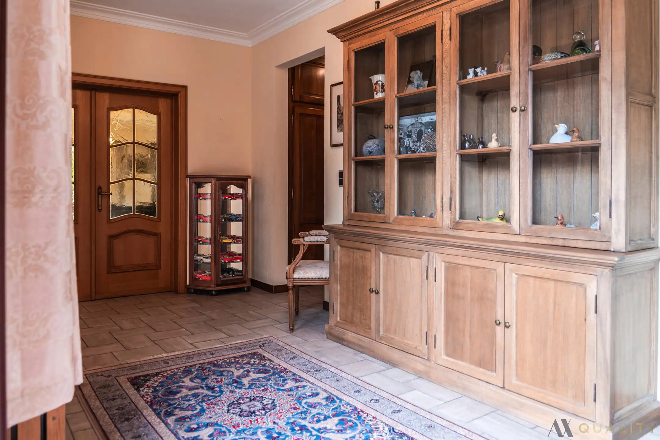 Ruime woning met 6 slaapkamers en 2 garages foto 4