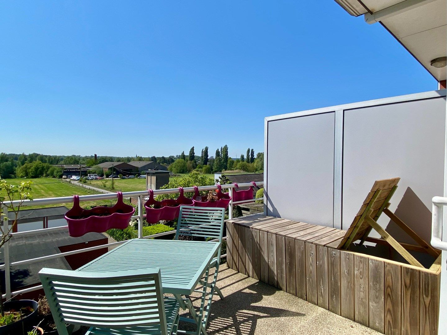 Dakappartement met 2 slaapkamers, zonneterras en garage foto {{pictureIndex}}