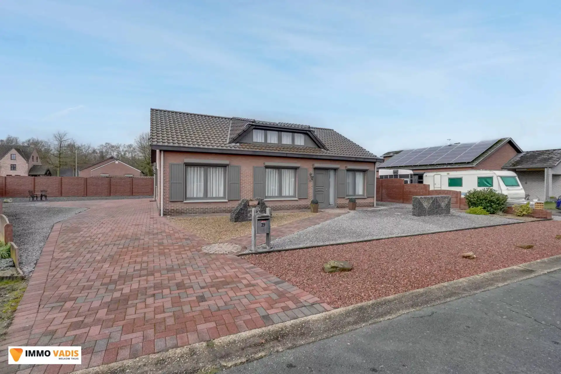 Goed onderhouden vrijstaande woning, met 3 slaapkamers, tuin en inpandige garage foto 2