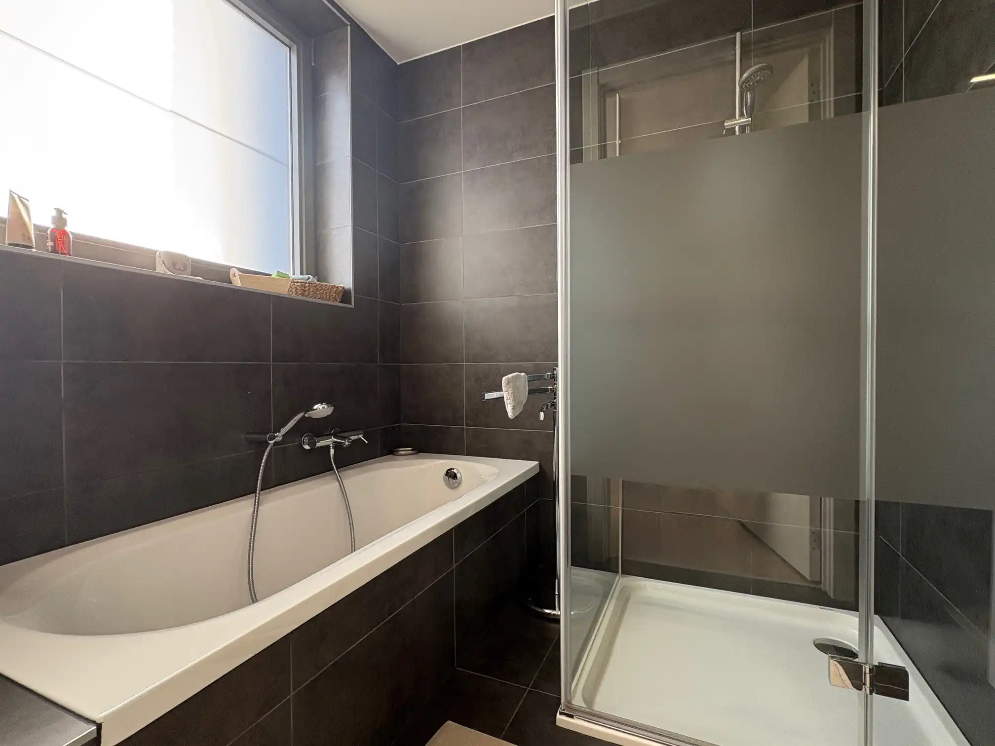 Centraal gelegen ruim appartement foto 8