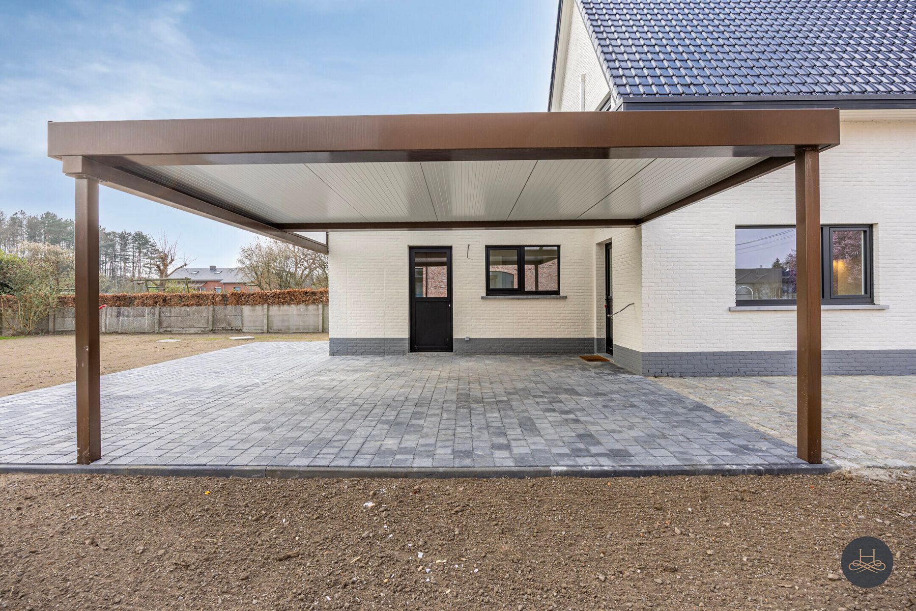 Totaal gerenoveerde woning met grote tuin foto 24