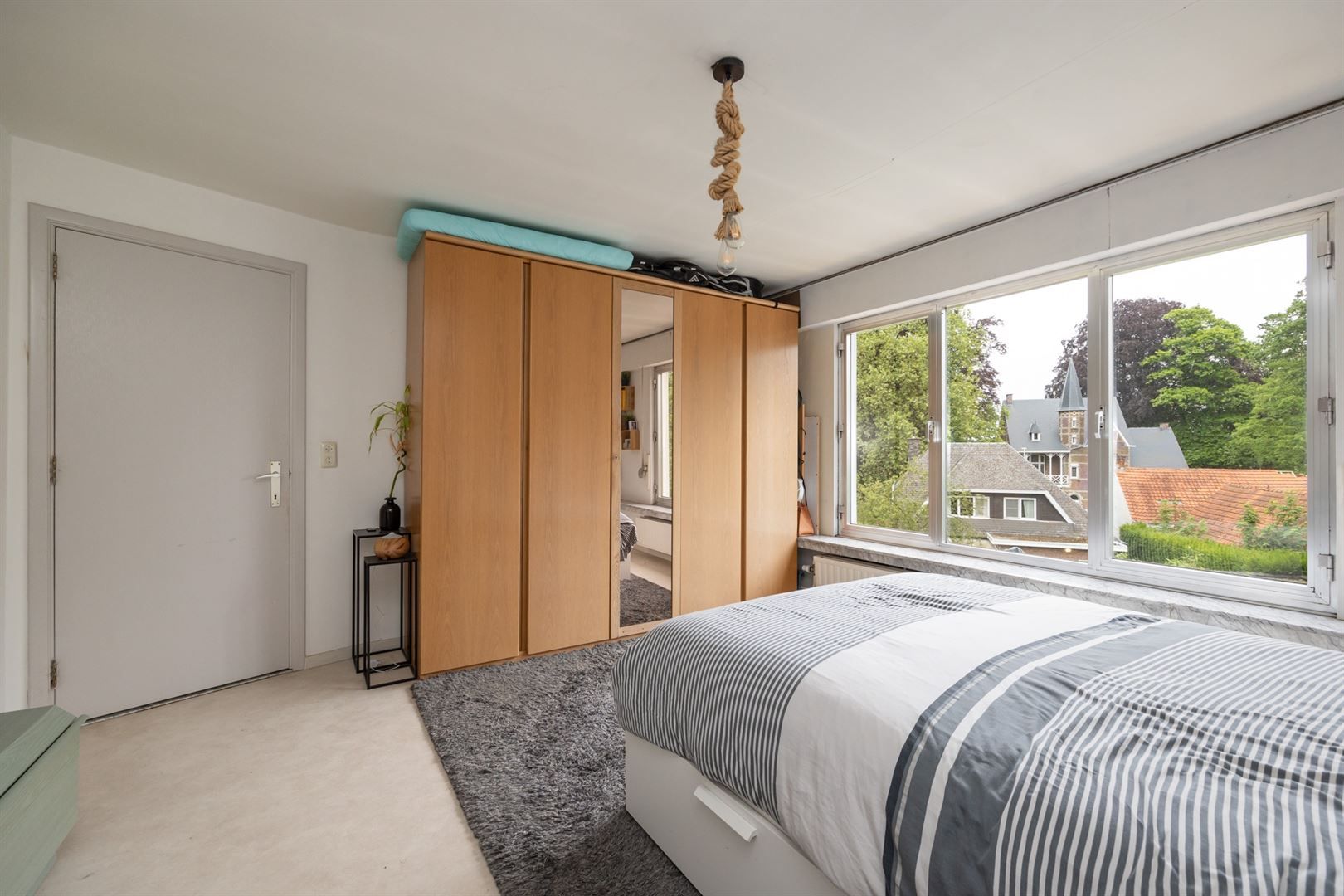 Kantoor met grote vitrine en duplex appartement foto 26