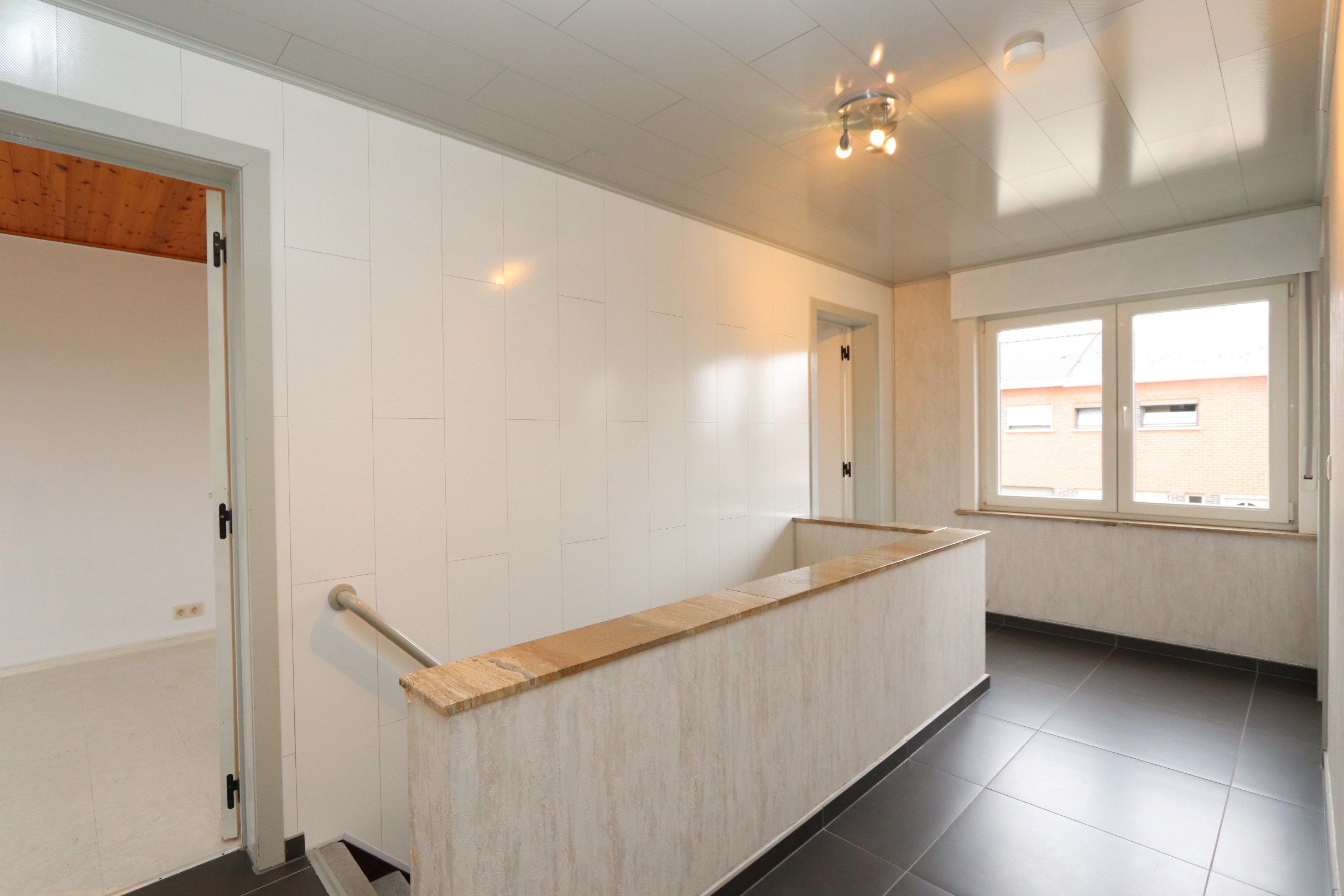 GEZINSWONING MET 4 SLAAPKAMERS EN GARAGE foto 8