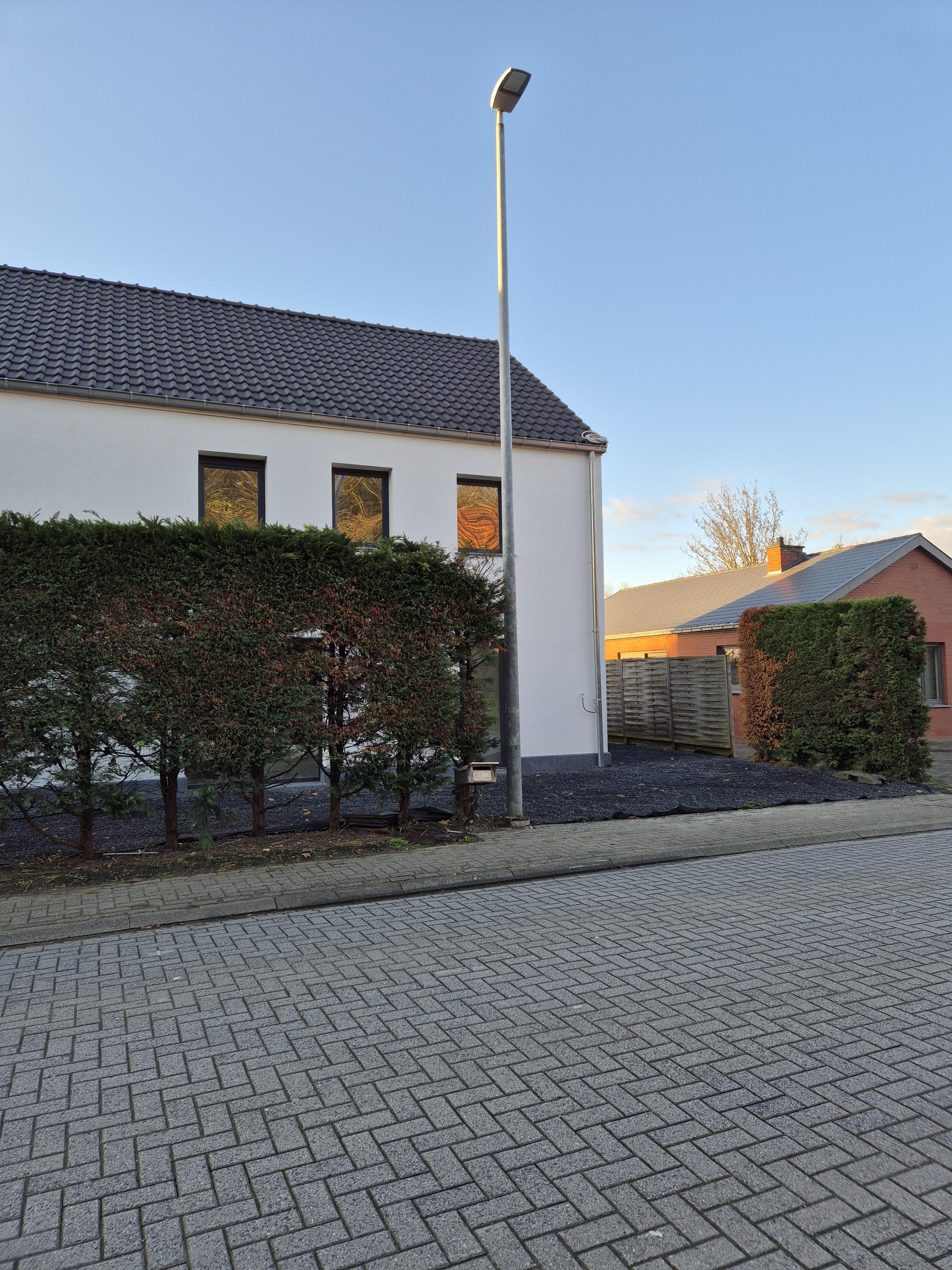 Leuke gerenoveerde woning met 4 slaapkamers en tuin foto {{pictureIndex}}
