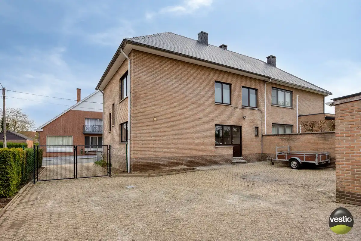 HALF VRIJSTAANDE WONING MET 4SLPK TE EIGENBILZEN. foto 18