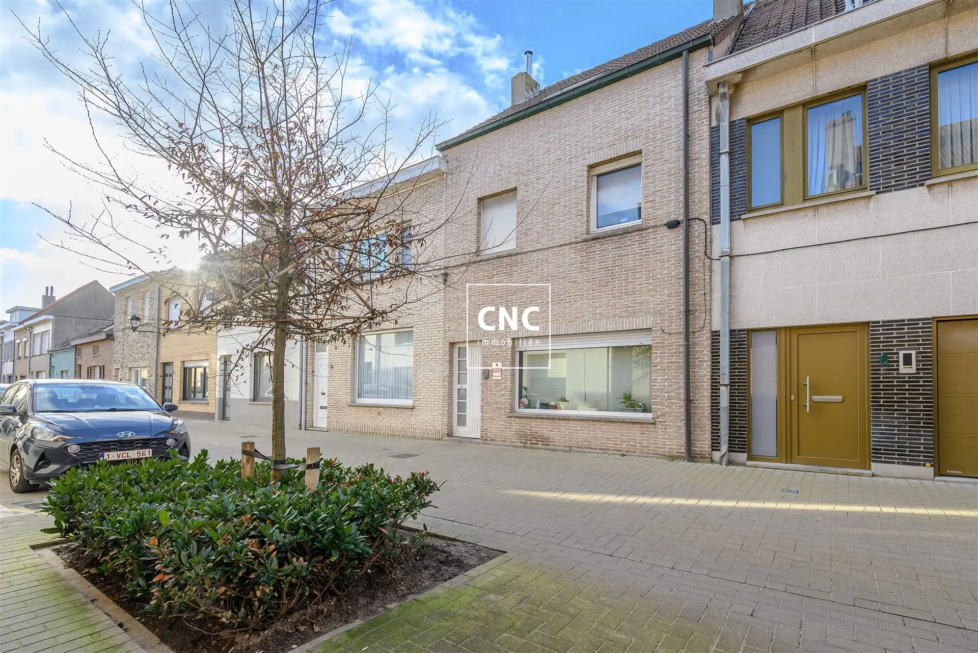 Rijwoning met renovatiepotentieel in het hart van Heist foto 2