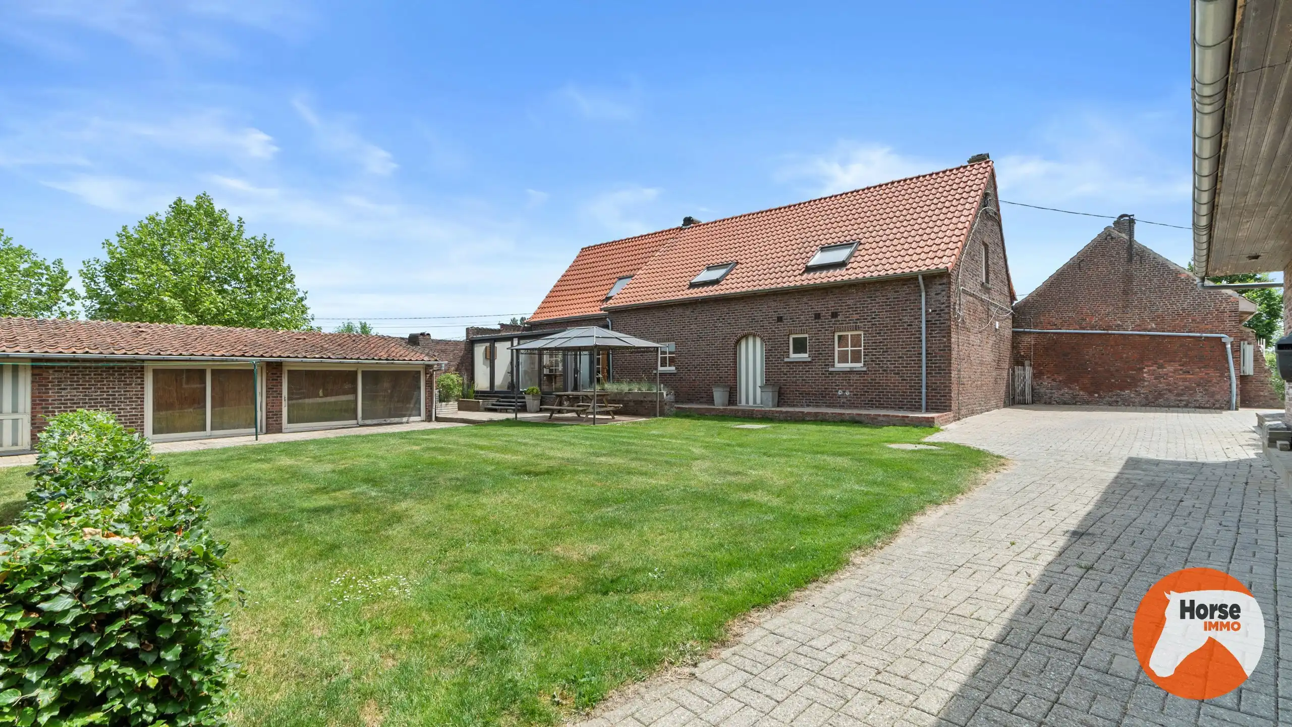 HEIKRUIS - Karaktervolle hoeve met stallen en piste op 1,7ha foto 8