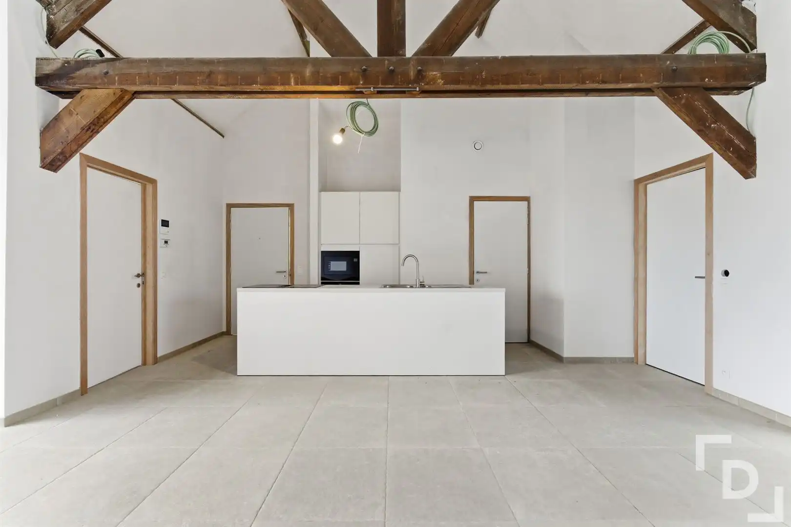 Nieuwbouwappartement met 2 terrassen te koop in centrum Ieper. foto 4