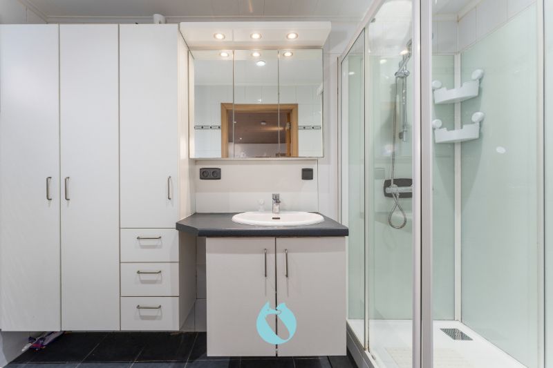 Rustig gelegen starterswoning met grote tuin foto 9