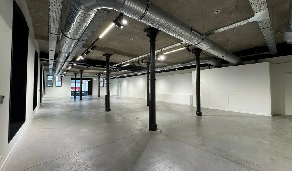 Kantoorruimte of showroom te huur in gerenoveerd pakhuis Valkeniersnatie in Antwerpen foto 4