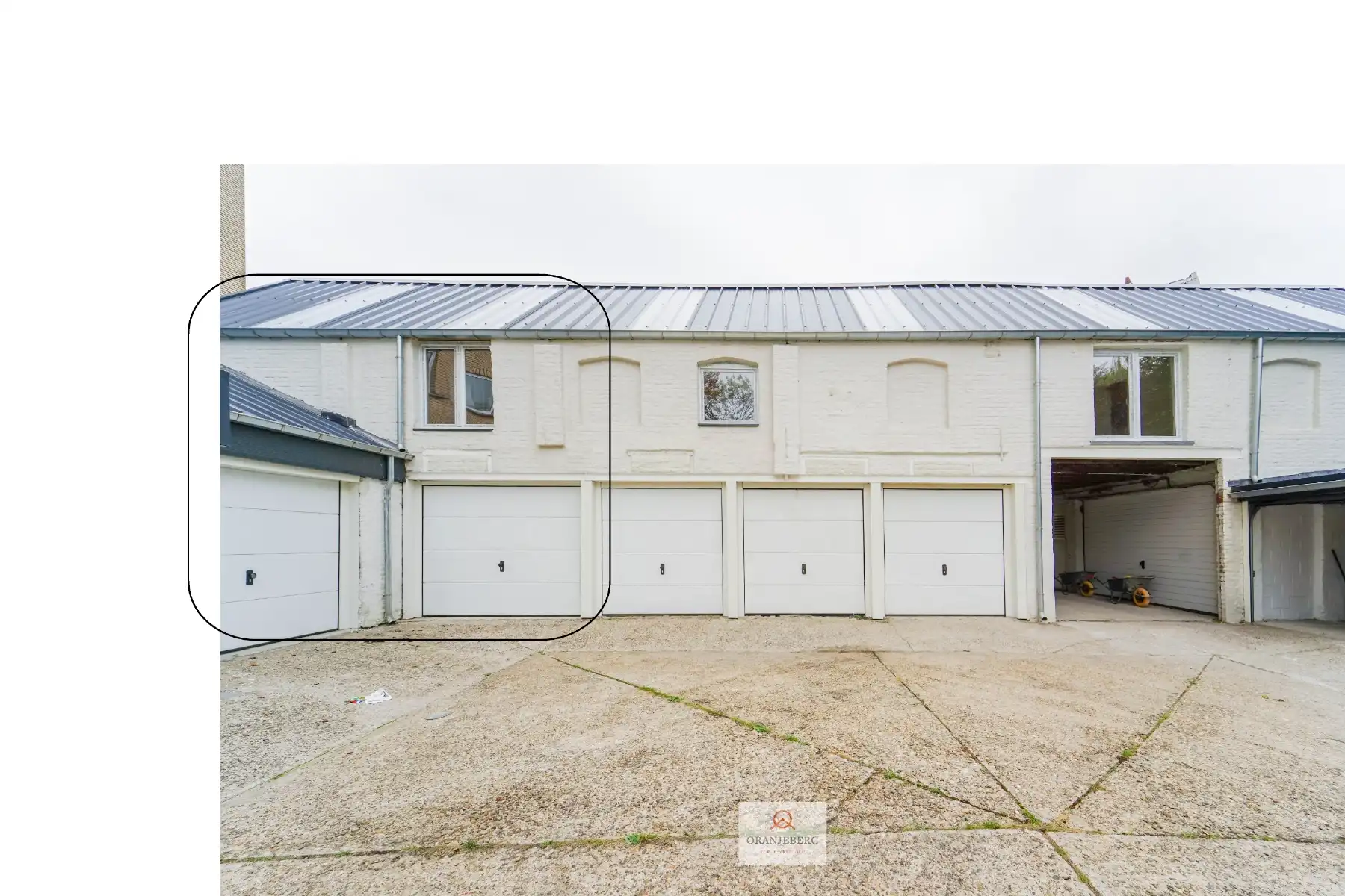 Loods - atelier 40.5m² met water- en elektriciteitsaansluiting + garage 40.5m² te koop foto {{pictureIndex}}