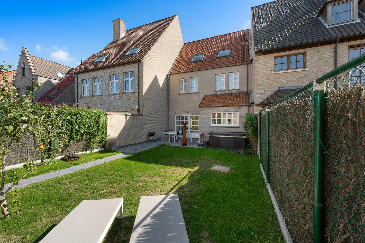 Ruime gezinswoning met 3 slaapkamers, garage  en tuin foto 9