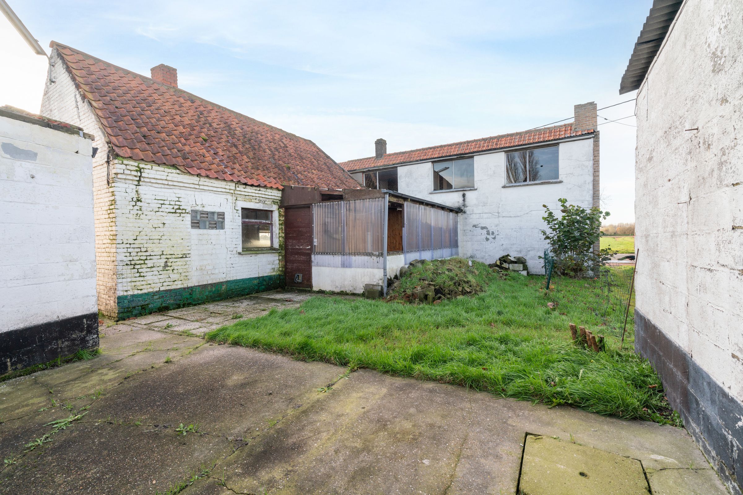 Te renoveren woning met zicht op de velden te Knesselare foto 17