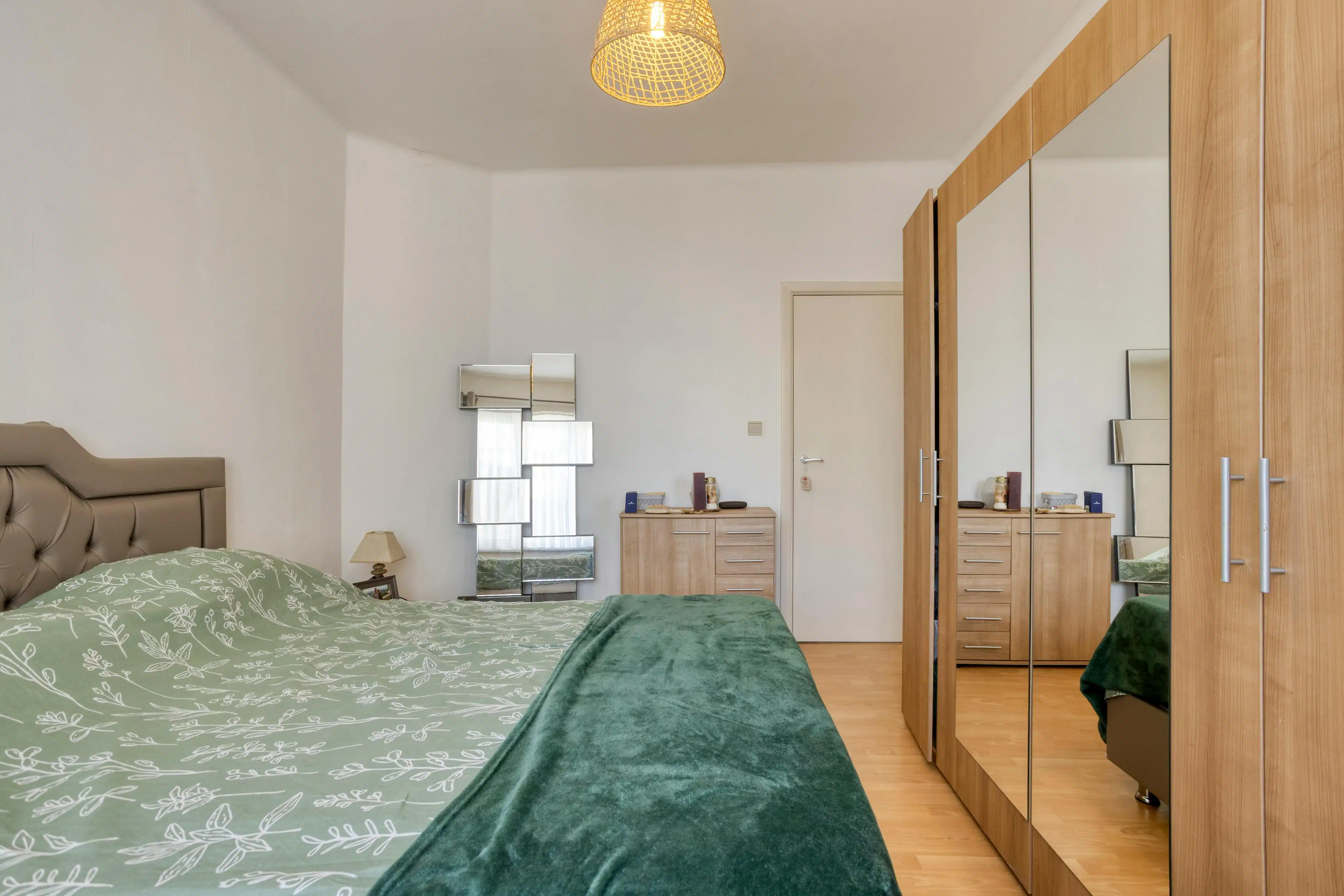 Ruime Woning ingedeeld als drie appartementen in Strombeek-Bever foto 30