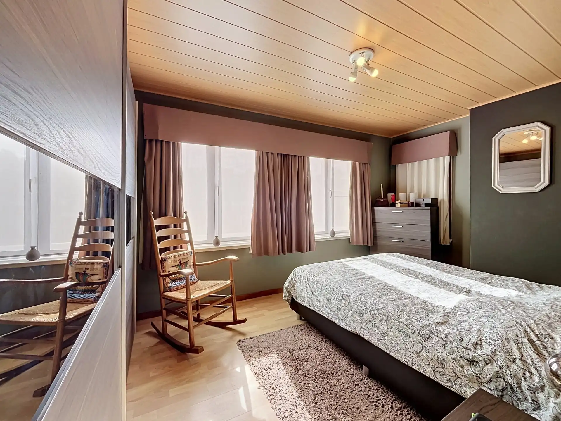 Instapklare gezinswoning met 3 slaapkamers en garage! foto 9