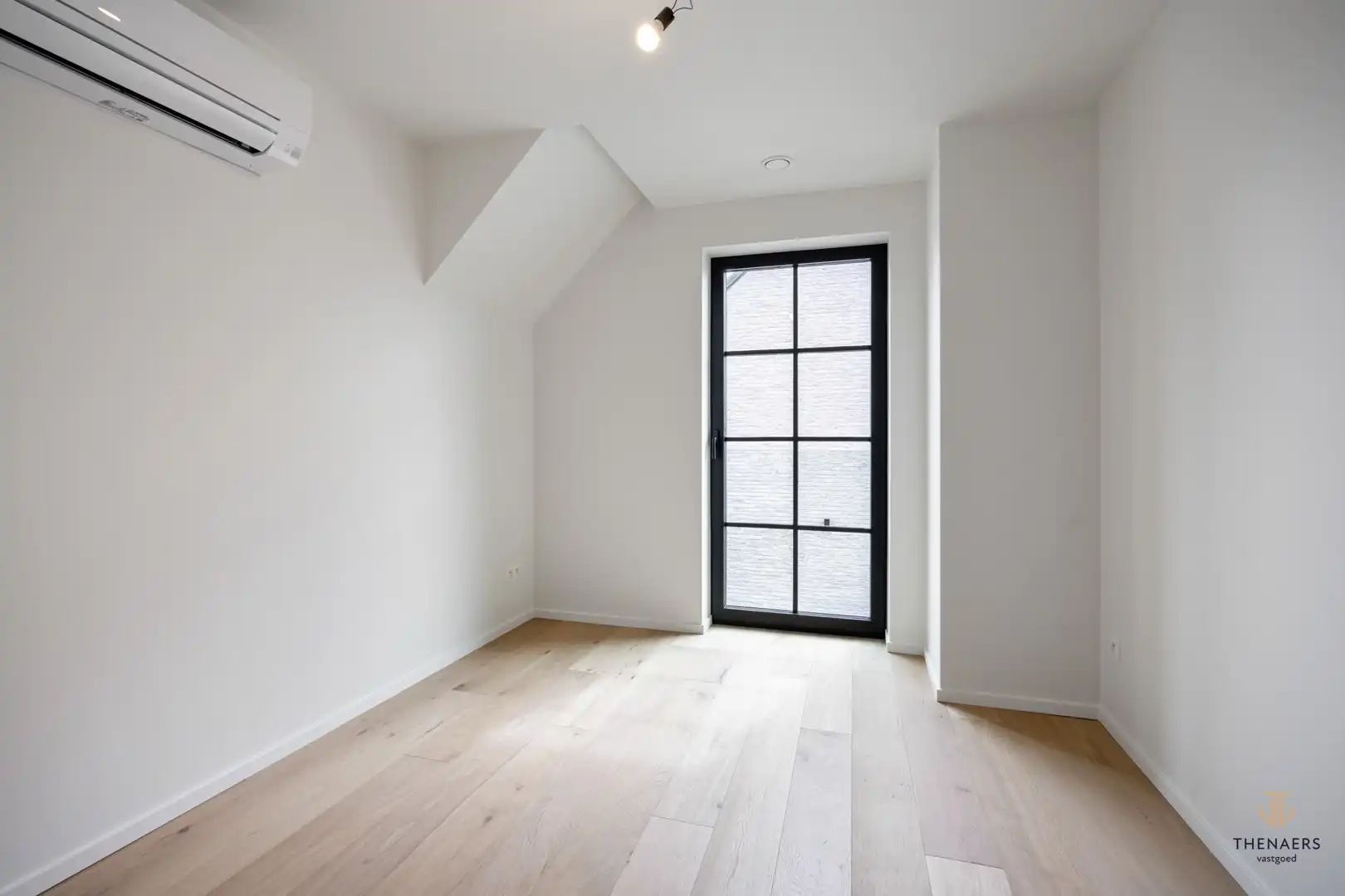 LOT 4 - Instapklare "luxe" en "energiezuinige" nieuwbouwwoning met 4 slaapkamers en 2 badkamers. foto 19