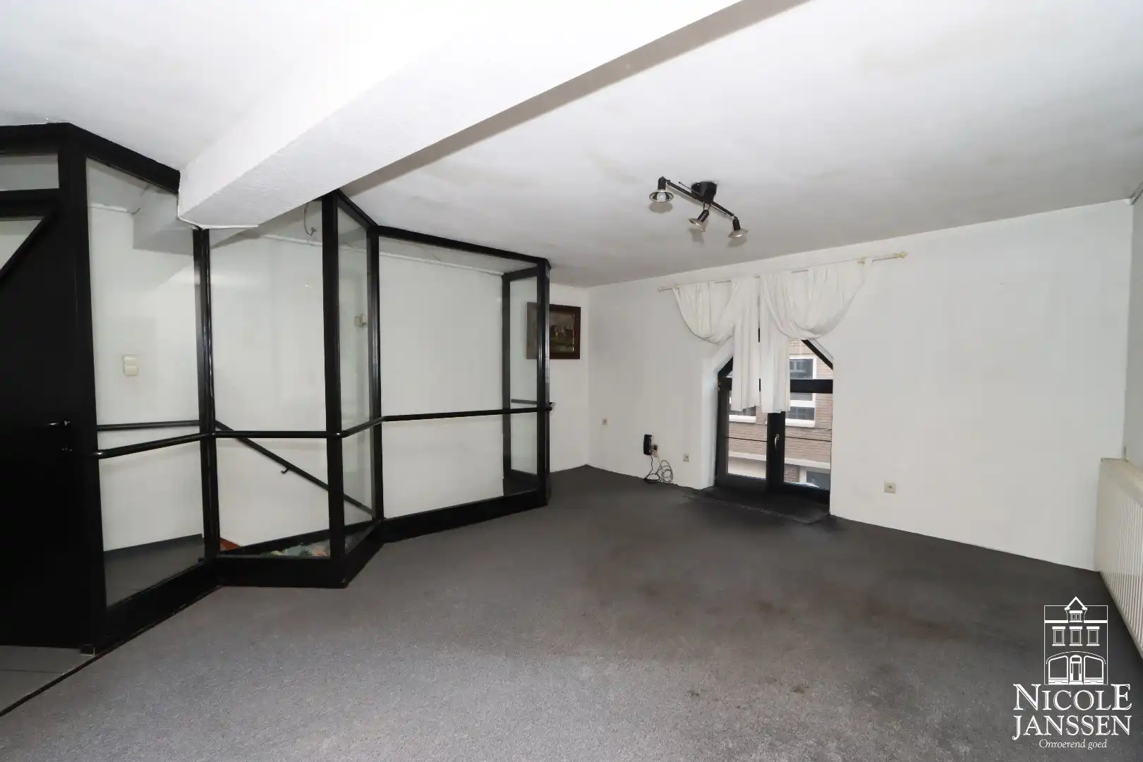 Interessant gebouw met twee appartementen  foto 7