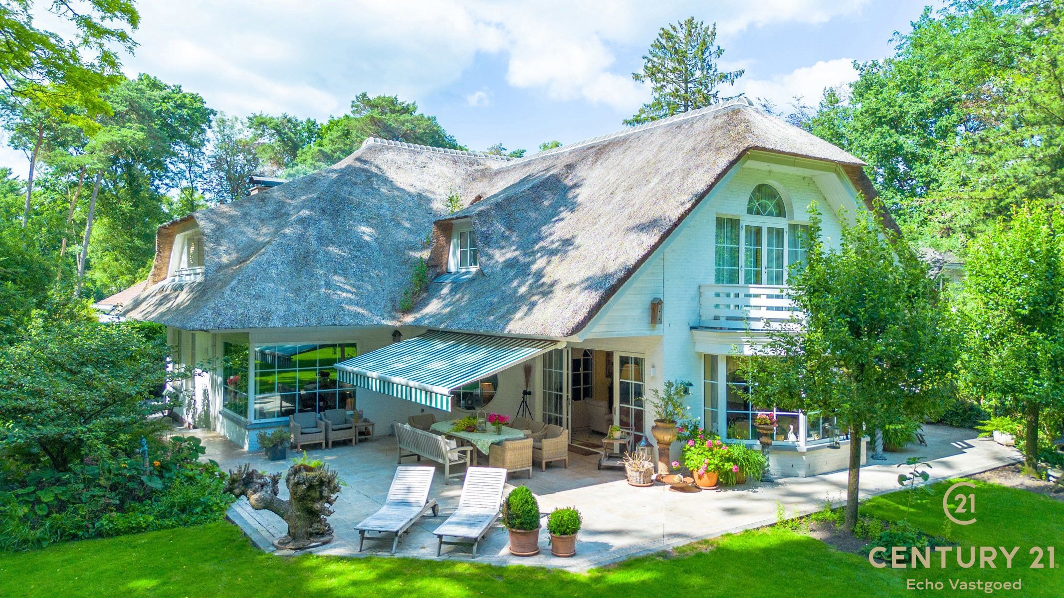 Karaktervol landhuis met prachtige tuin van ca 2128m² foto 38