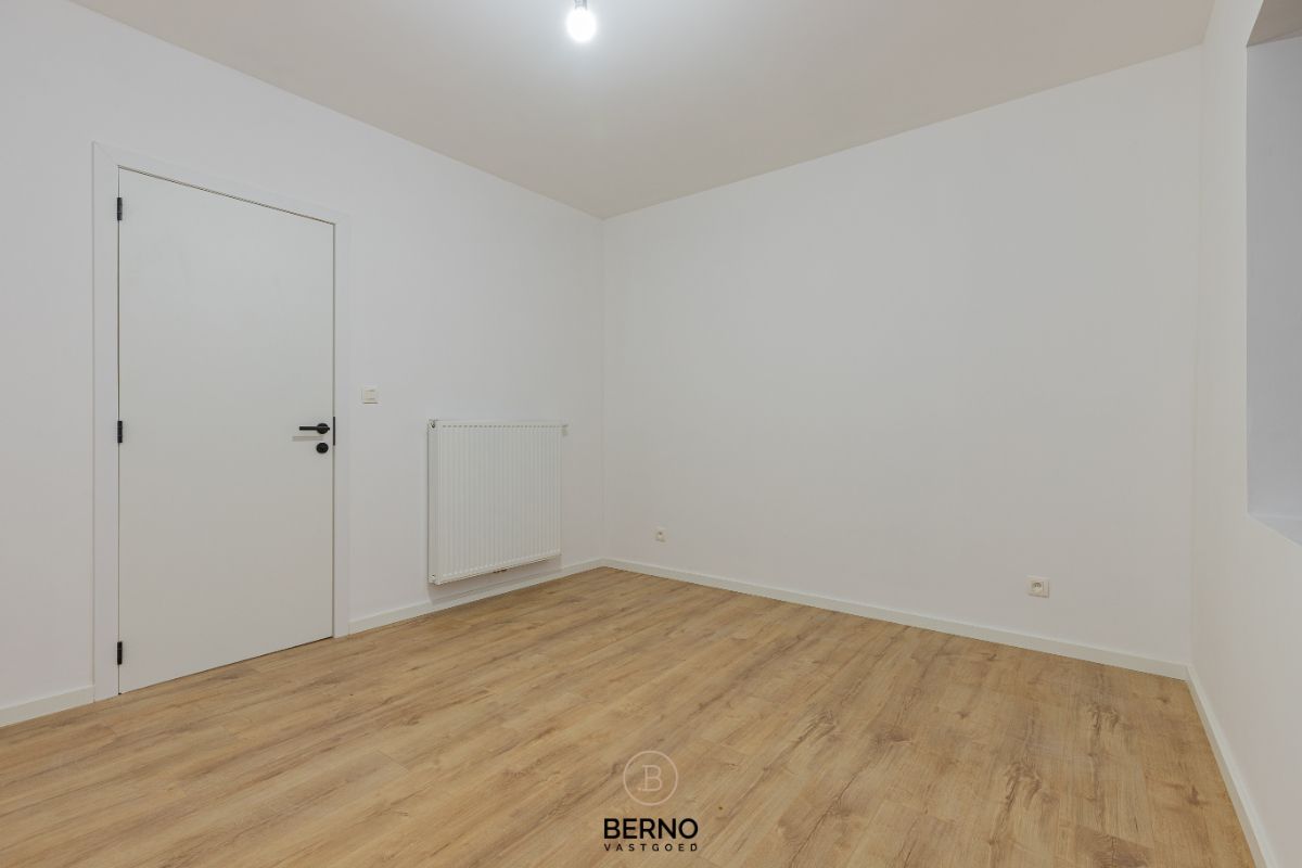 Vernieuwbouw woning met tuin foto 9