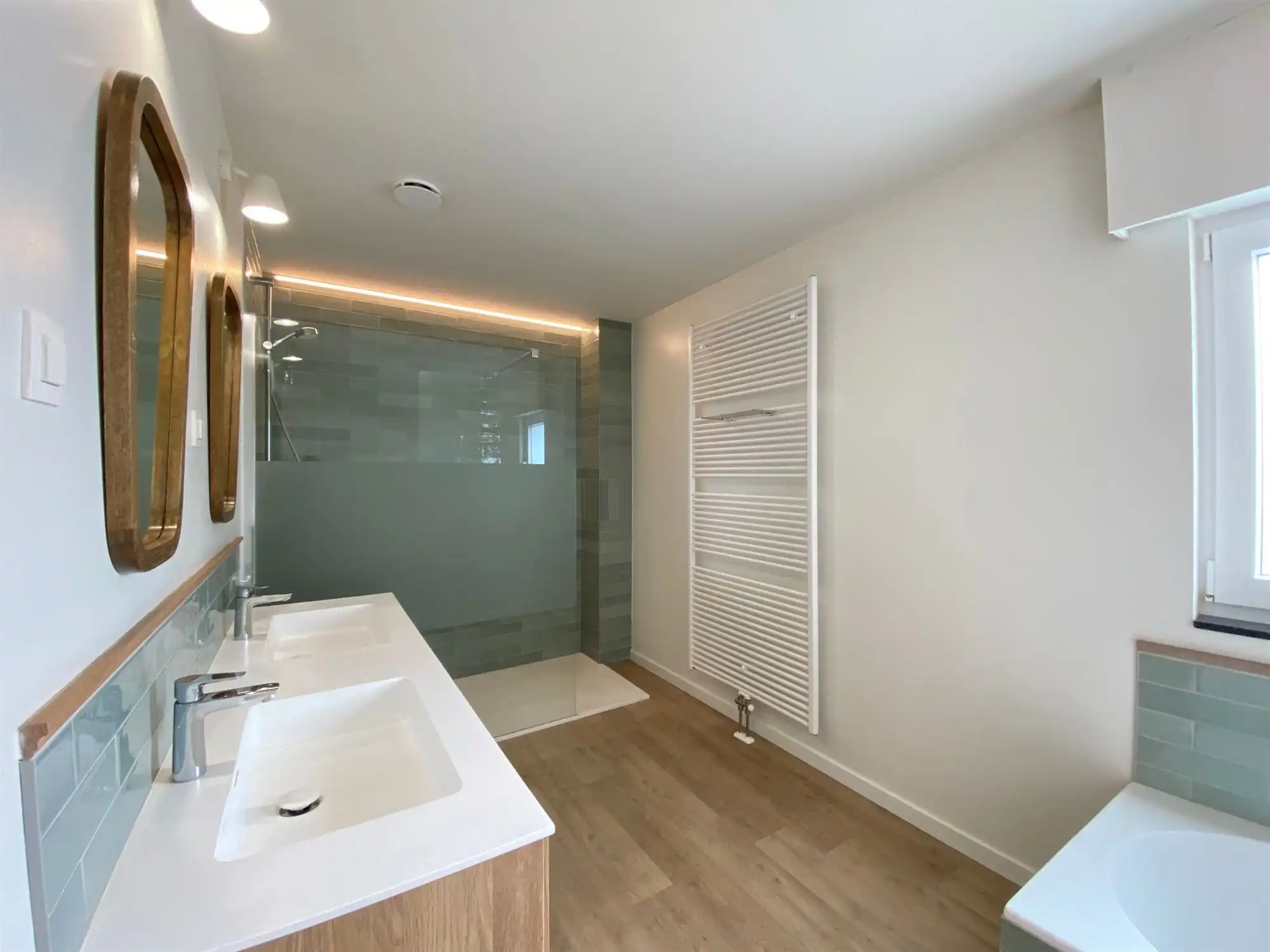 prachtig gerenoveerde woonst met 5 slaapkamers en 2 garages foto 22