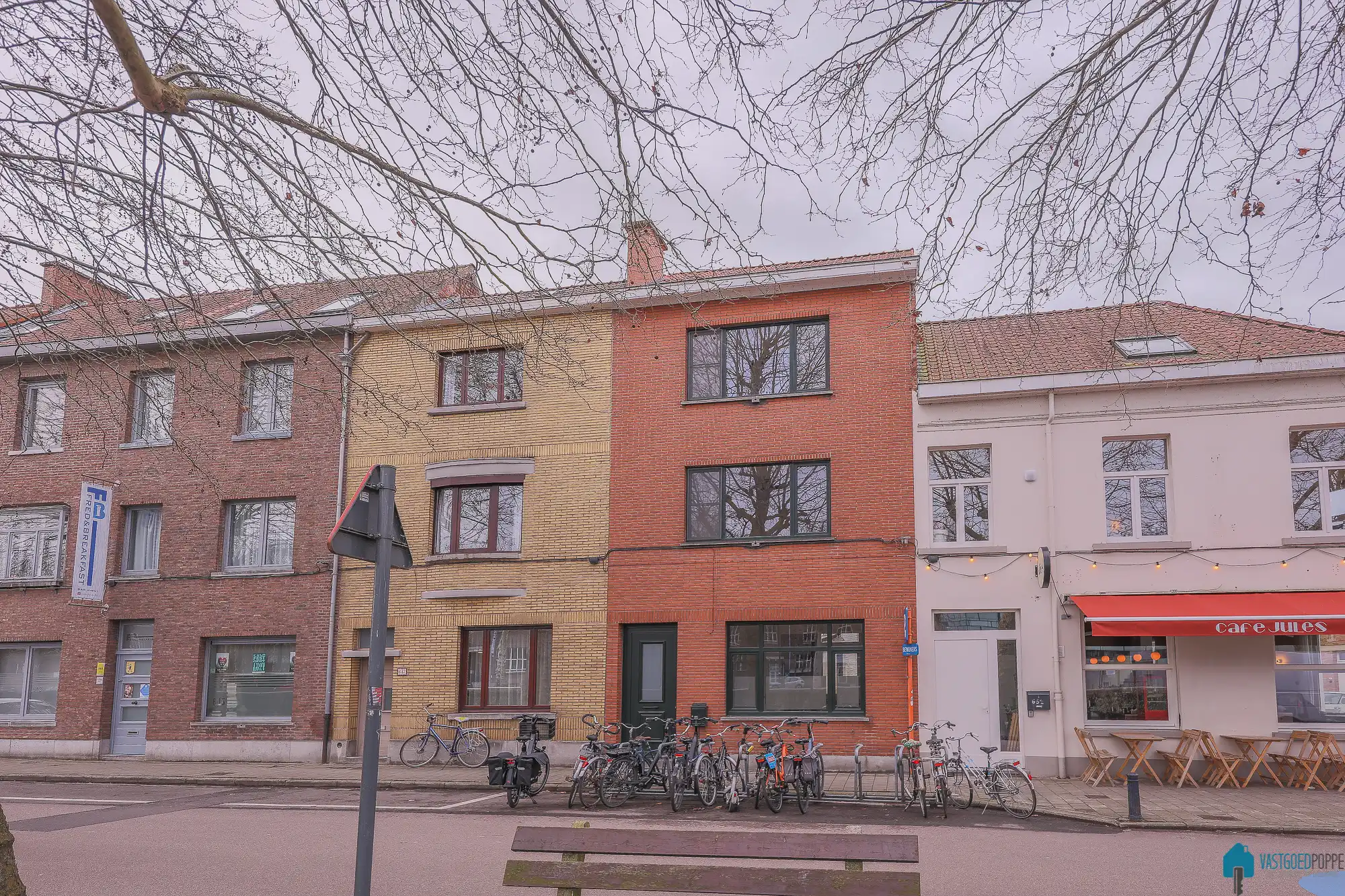 Eengezinswoning aan de Coupure foto {{pictureIndex}}